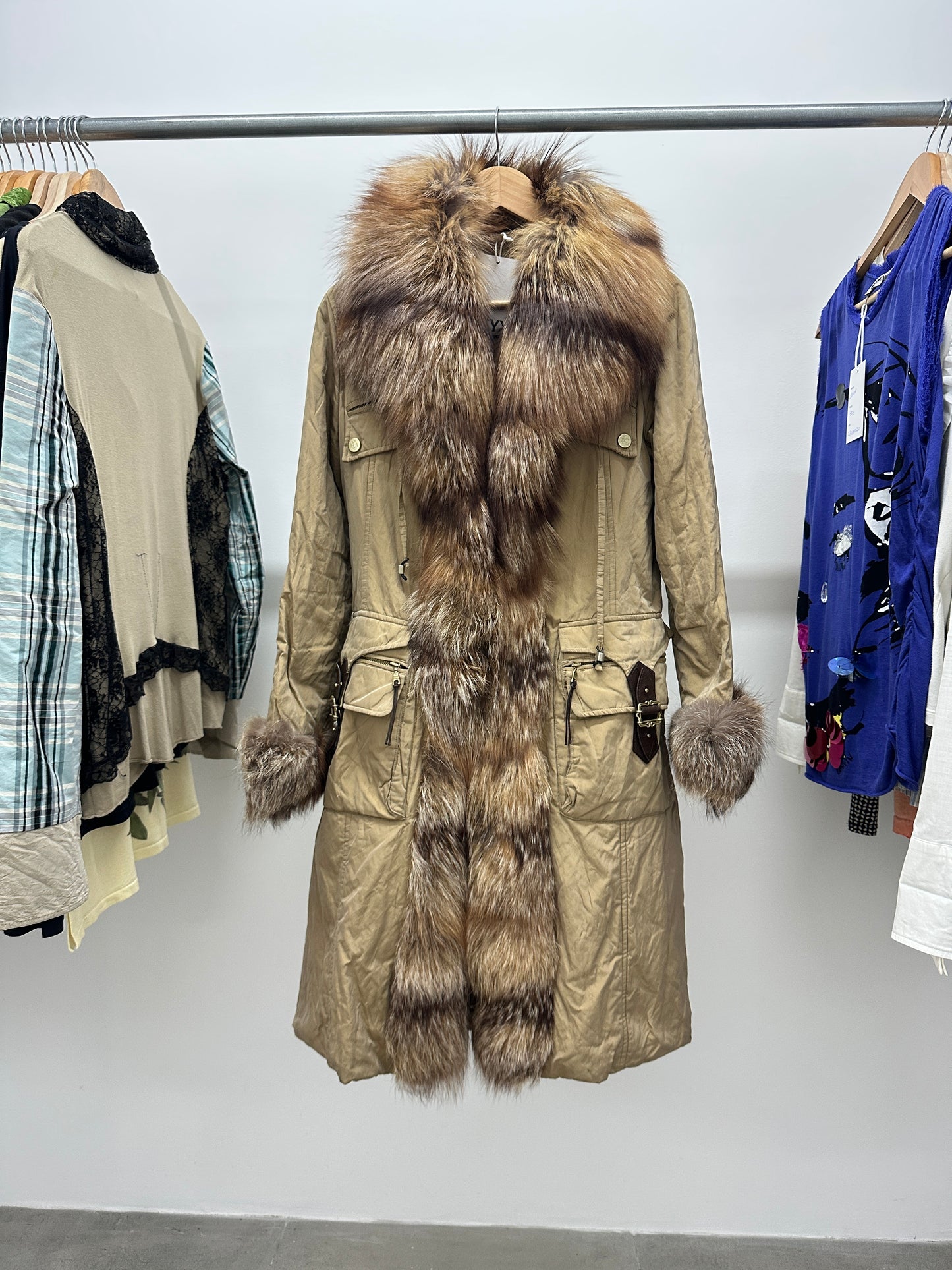 VINTAGE  puffer jacket with fur collar (M)