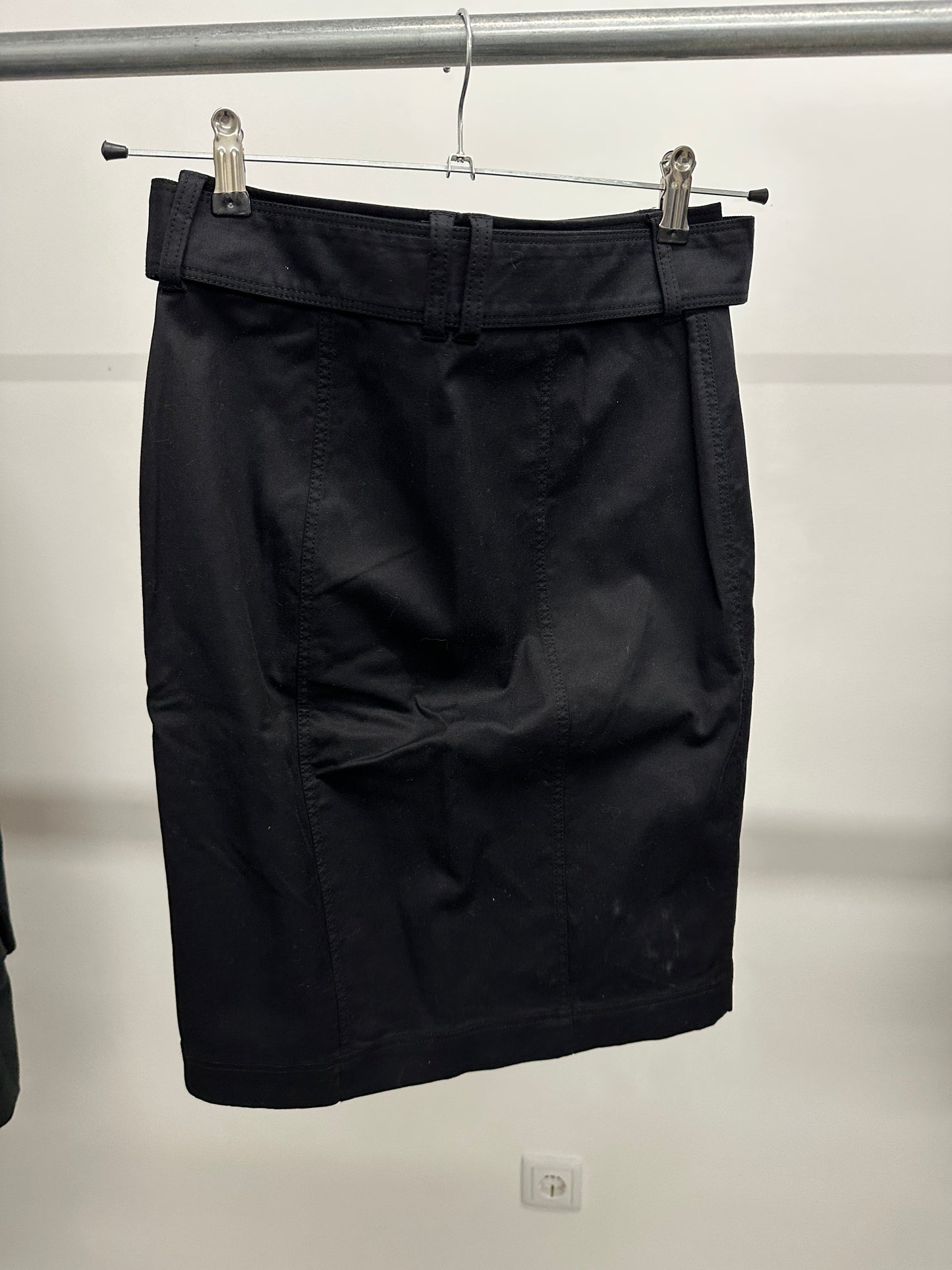 BURBERRY skirt w/belt (S)