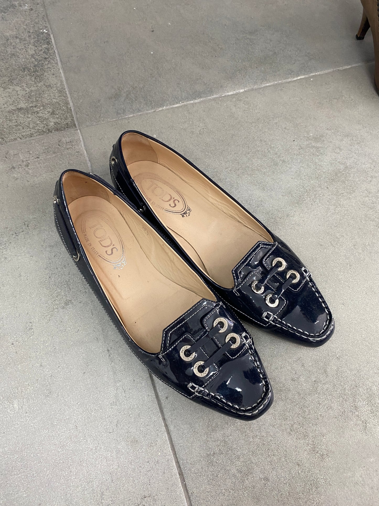 TOD’S navy polished flats (38 1/2)