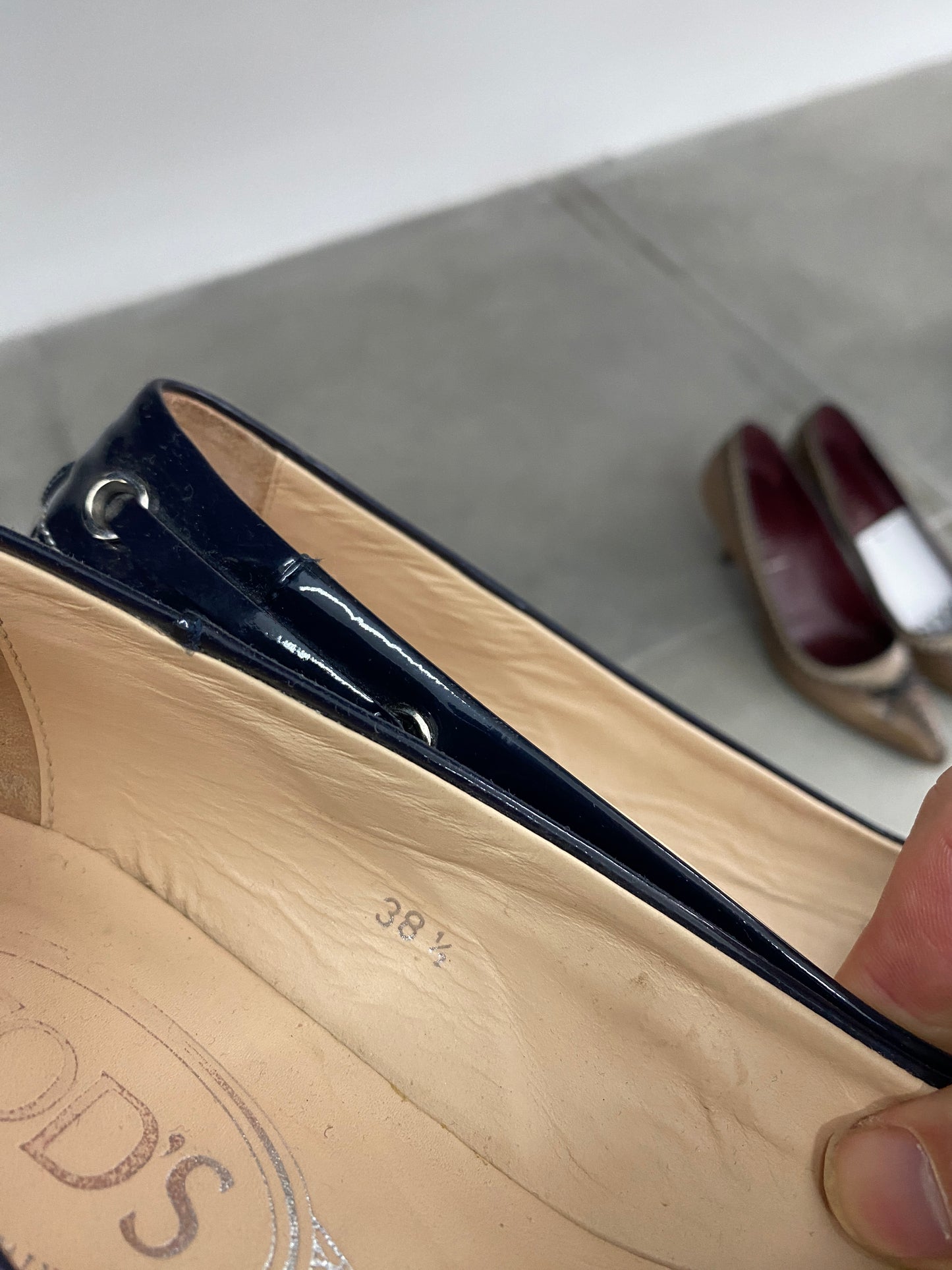 TOD’S navy polished flats (38 1/2)