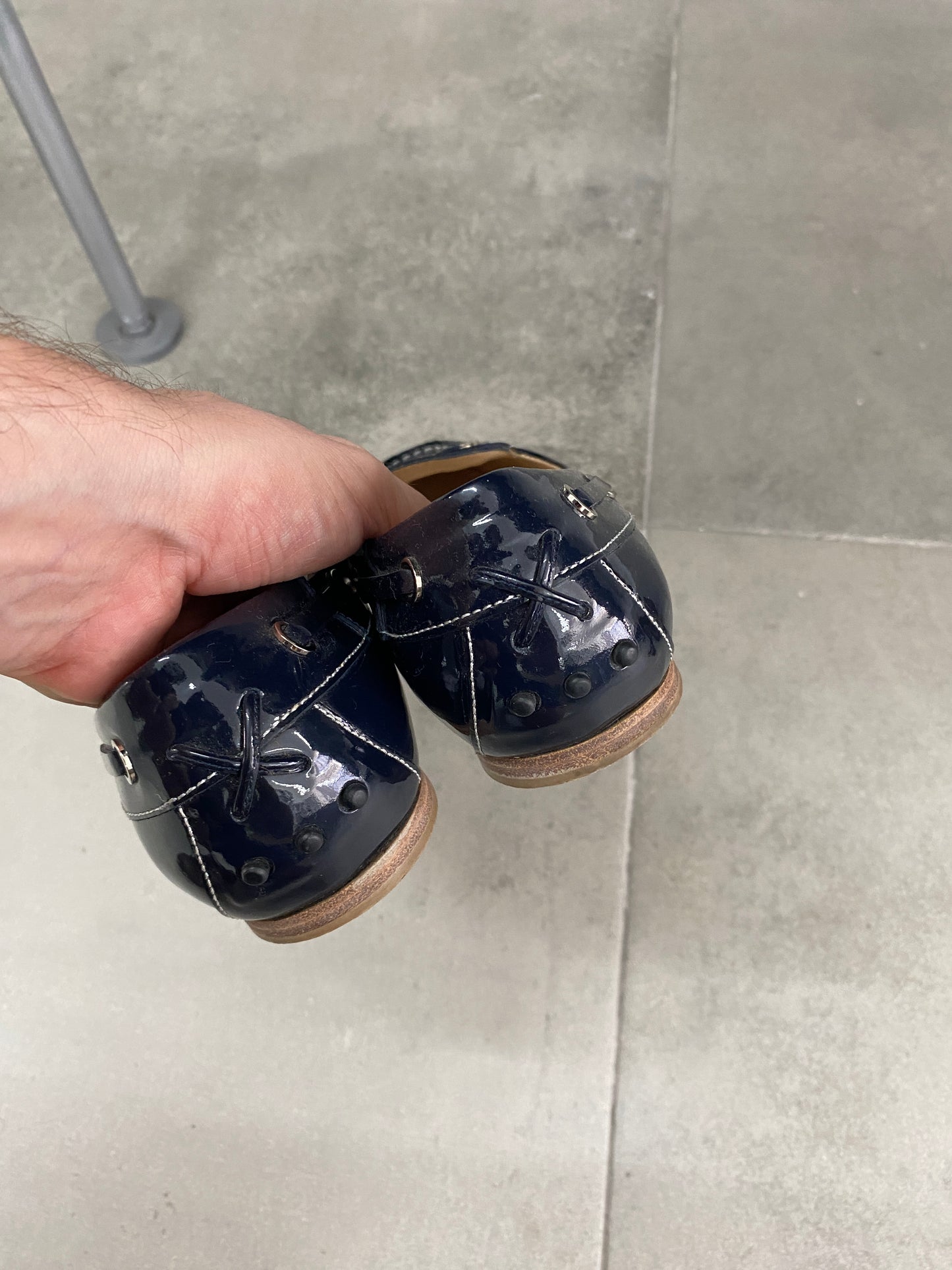 TOD’S navy polished flats (38 1/2)