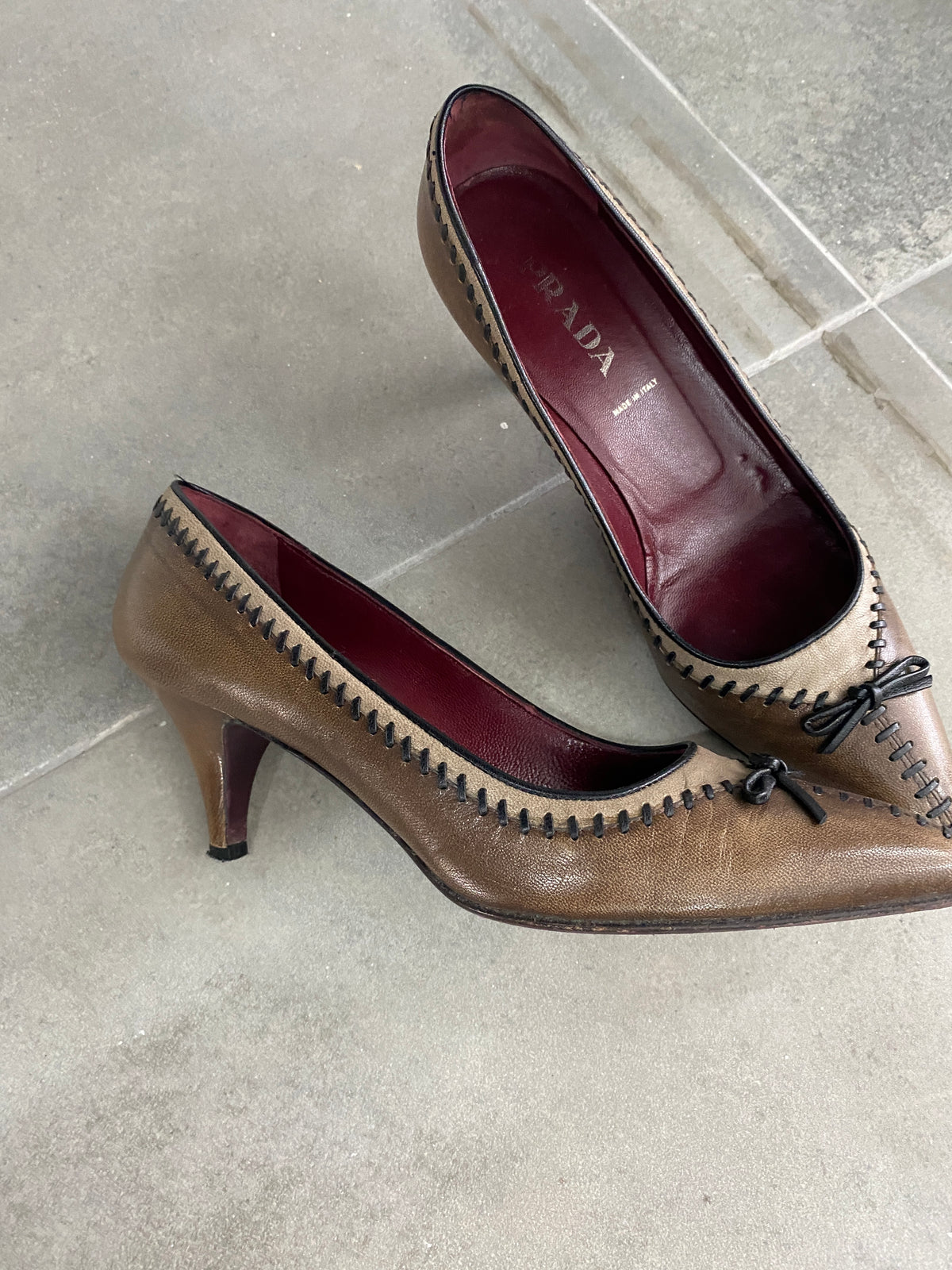 PRADA brown and beige pumps (36 1/2)