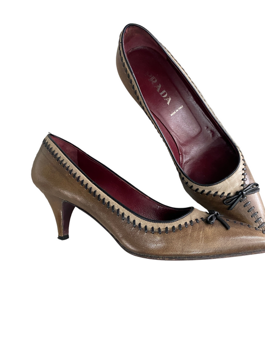 PRADA brown and beige pumps (36 1/2)
