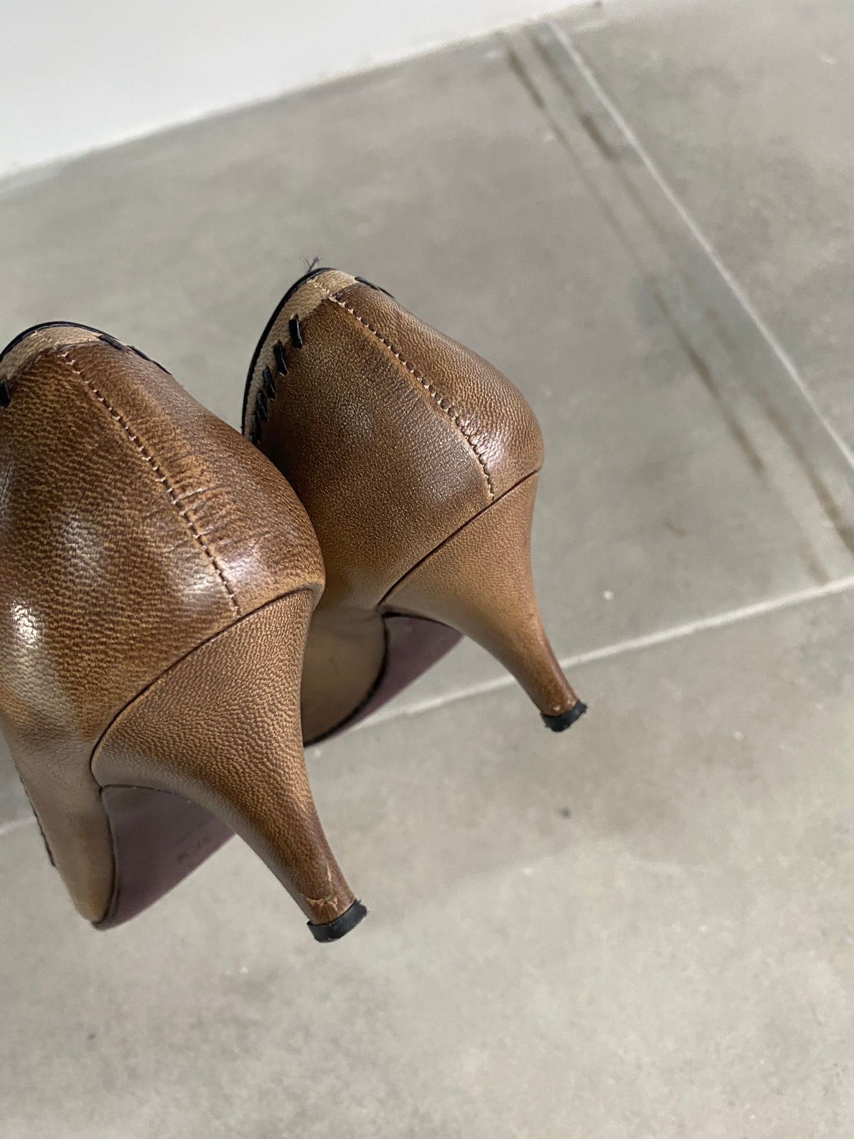 PRADA brown and beige pumps (36 1/2)