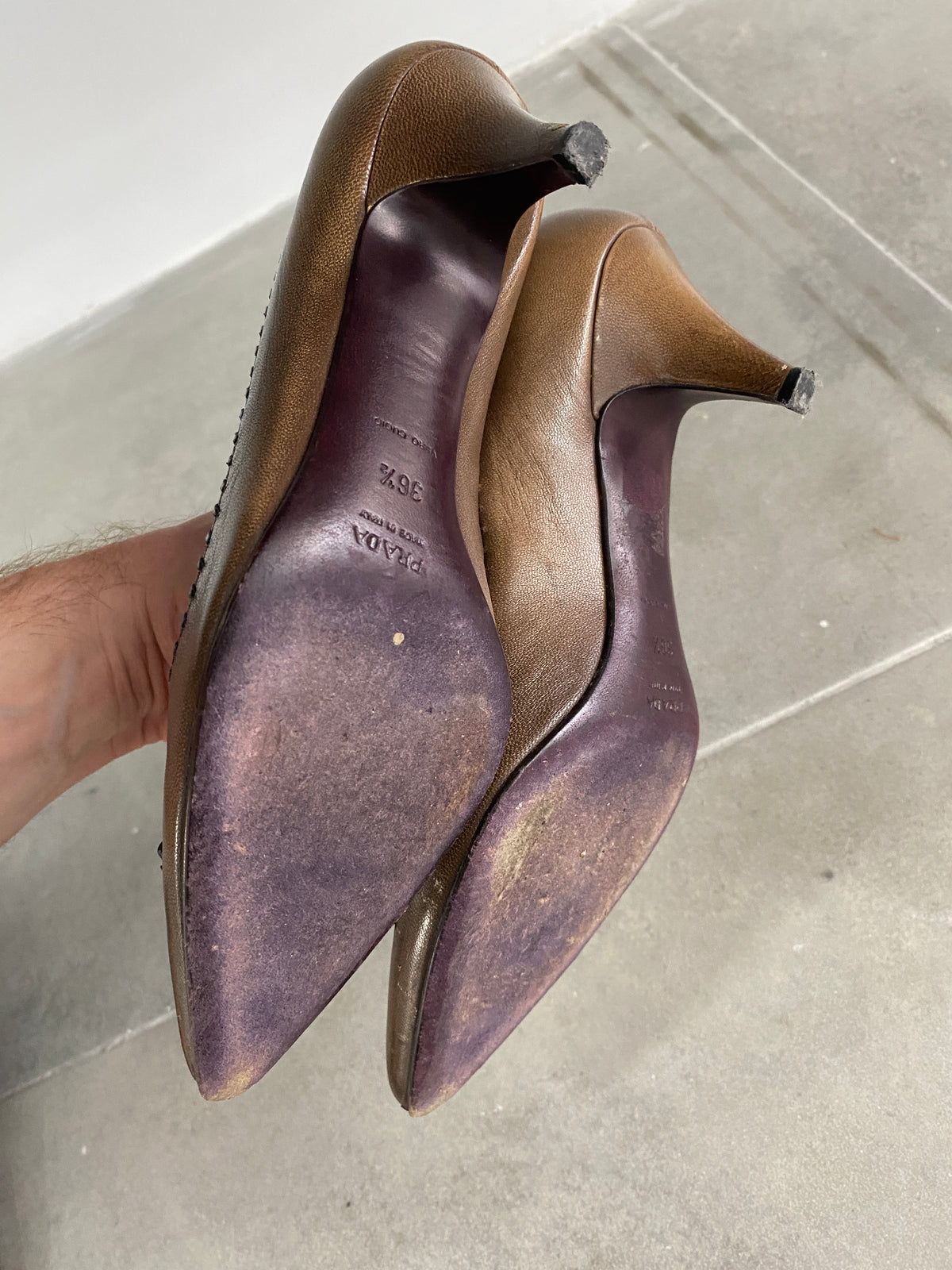 PRADA brown and beige pumps (36 1/2)