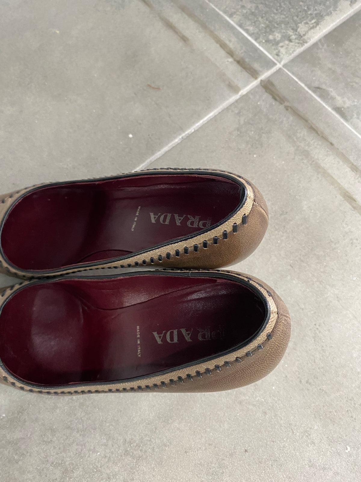 PRADA brown and beige pumps (36 1/2)