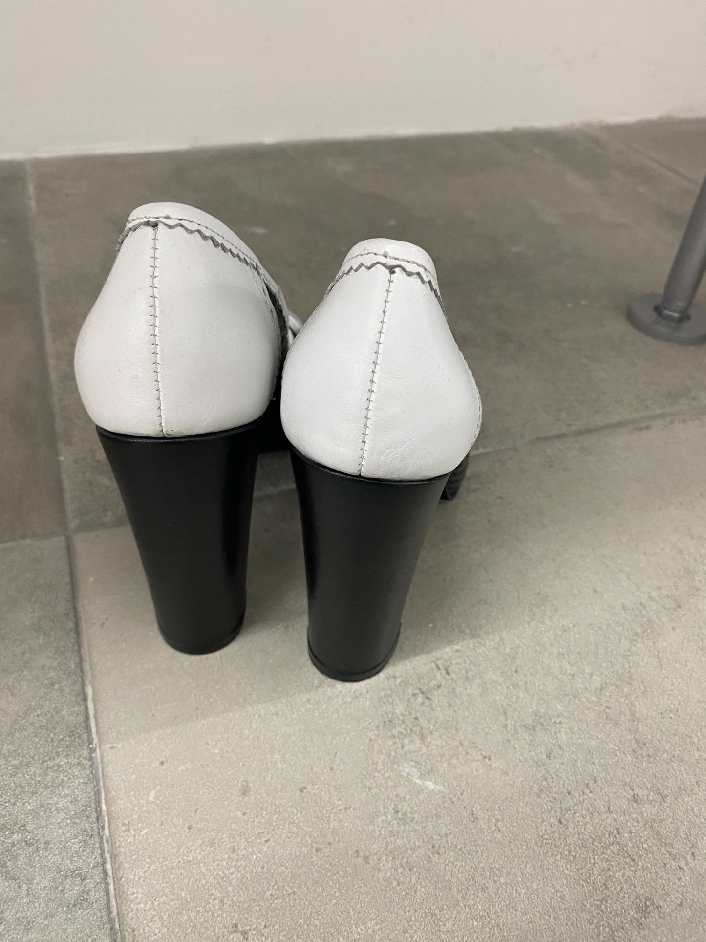 GALLIANO black pumps w/open toes (40)