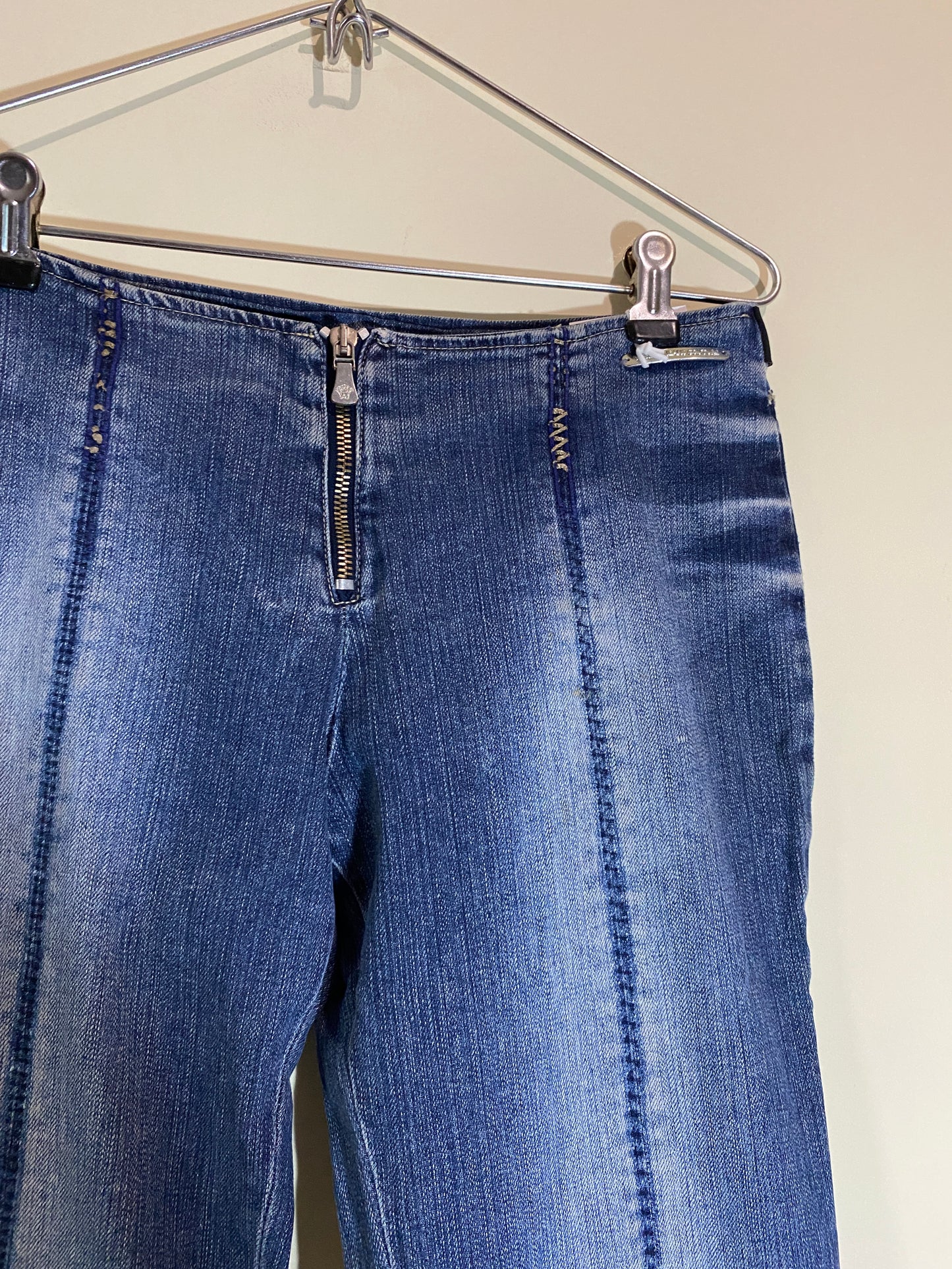 VERSACE low rise flare jeans (M)
