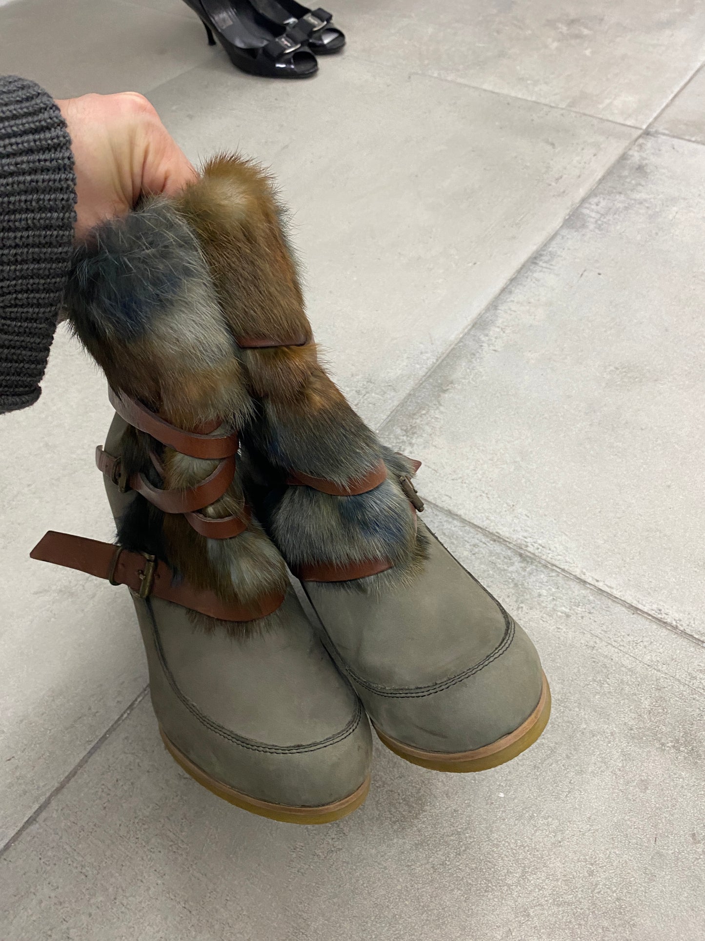 MAJE fur wedge olive green boots (39)