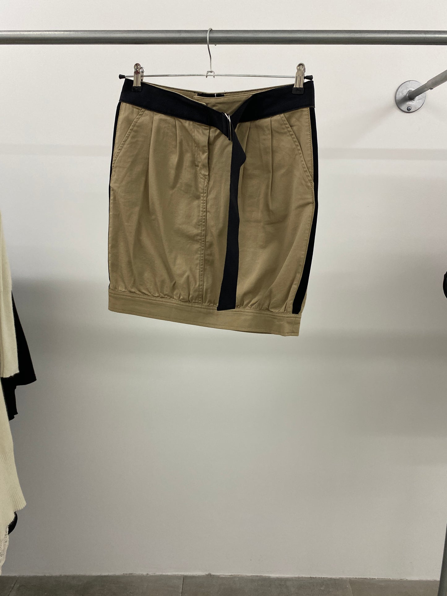 DOLCE & GABBANA 2004 khaki skirt with belt (M)