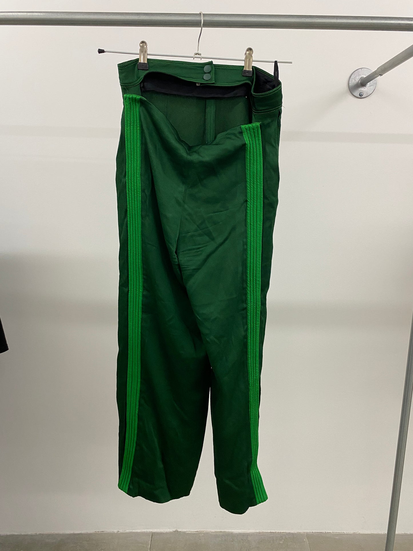 VALENTINO green trousers w/ suspended belt (L)