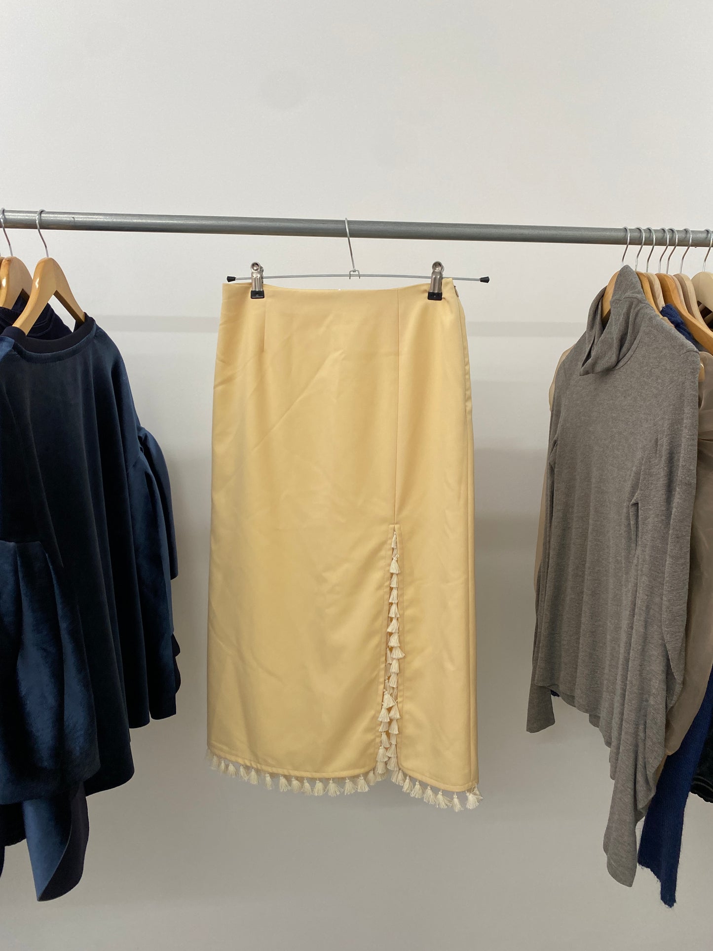 REJINA PYO beige skirt with slit (S)