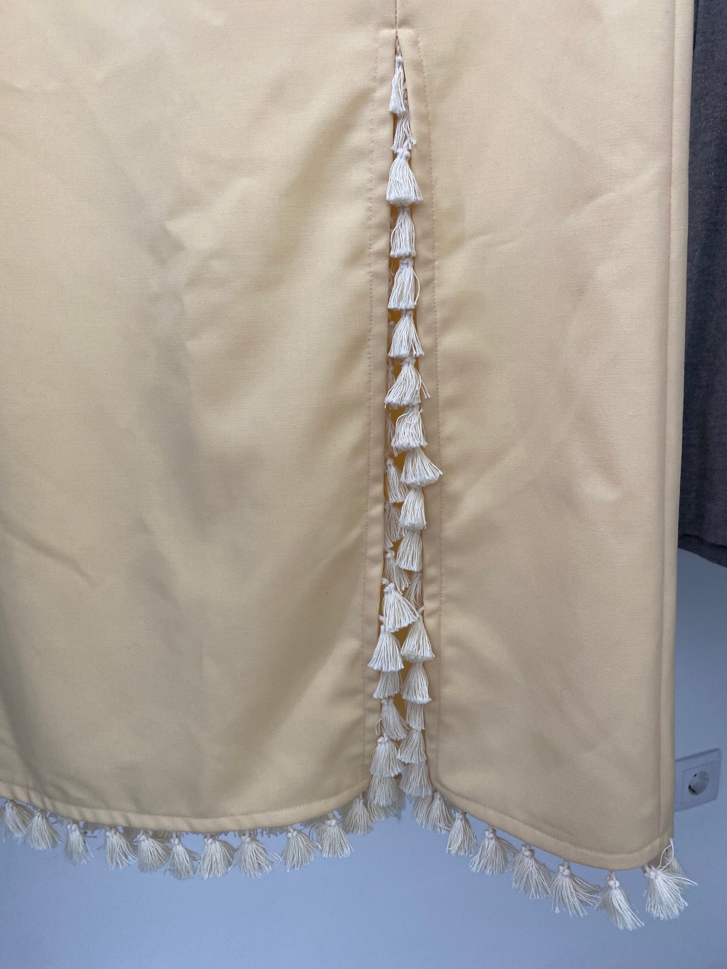 REJINA PYO beige skirt with slit (S)