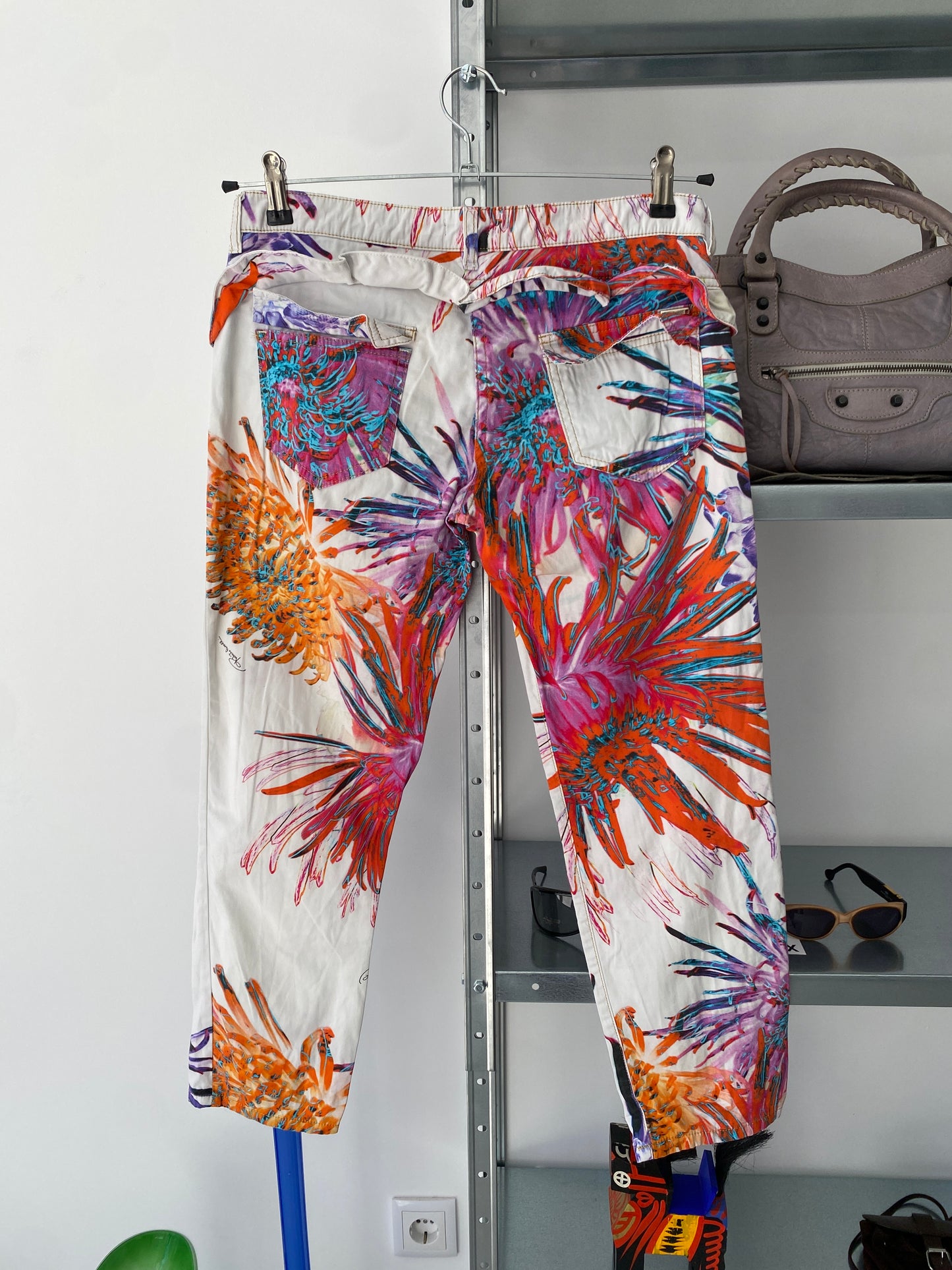 ROBERTO CAVALLI white capris floral motif (L)