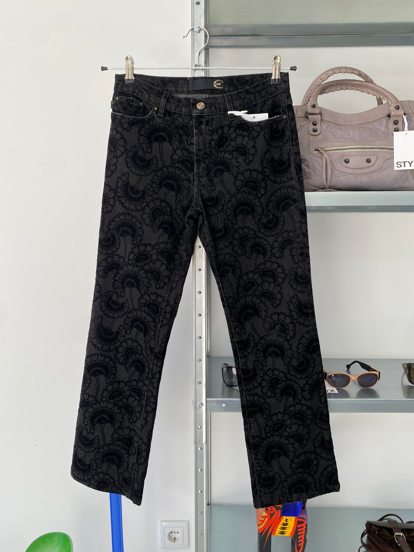 ROBERTO CAVALLI black flower motif jeans (XS)