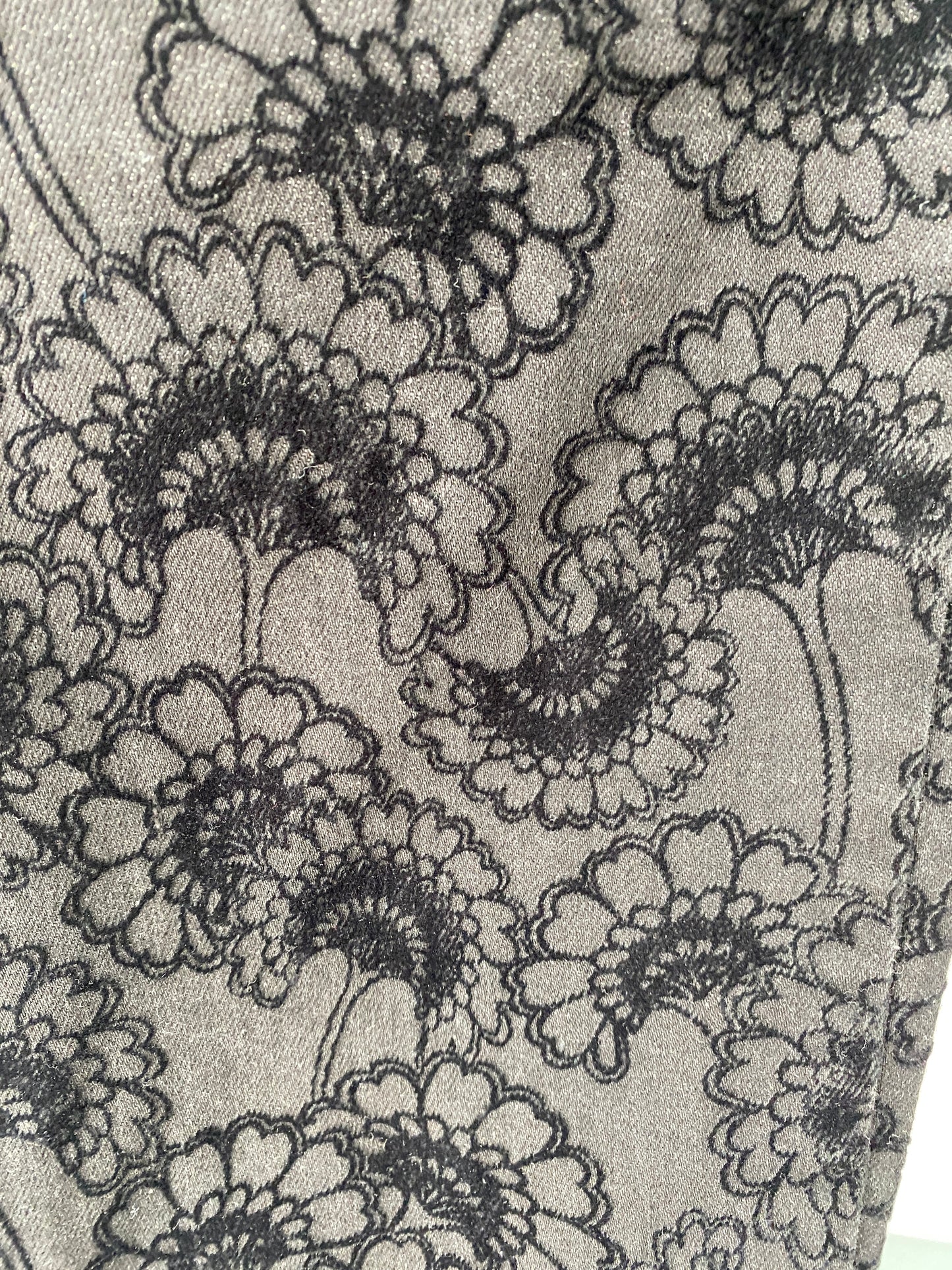 ROBERTO CAVALLI black flower motif jeans (XS)