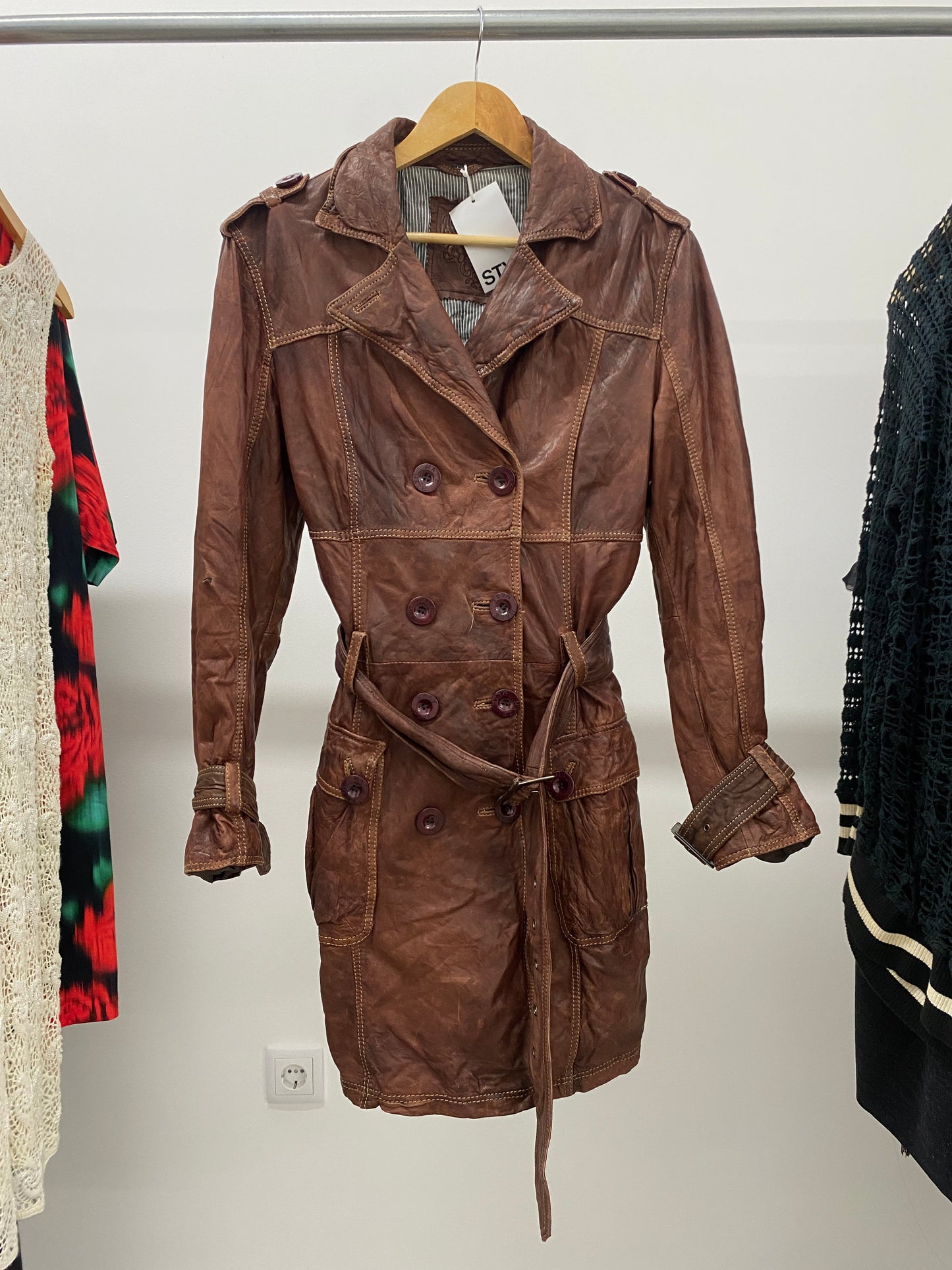 VINTAGE bown leather trench coat (L)