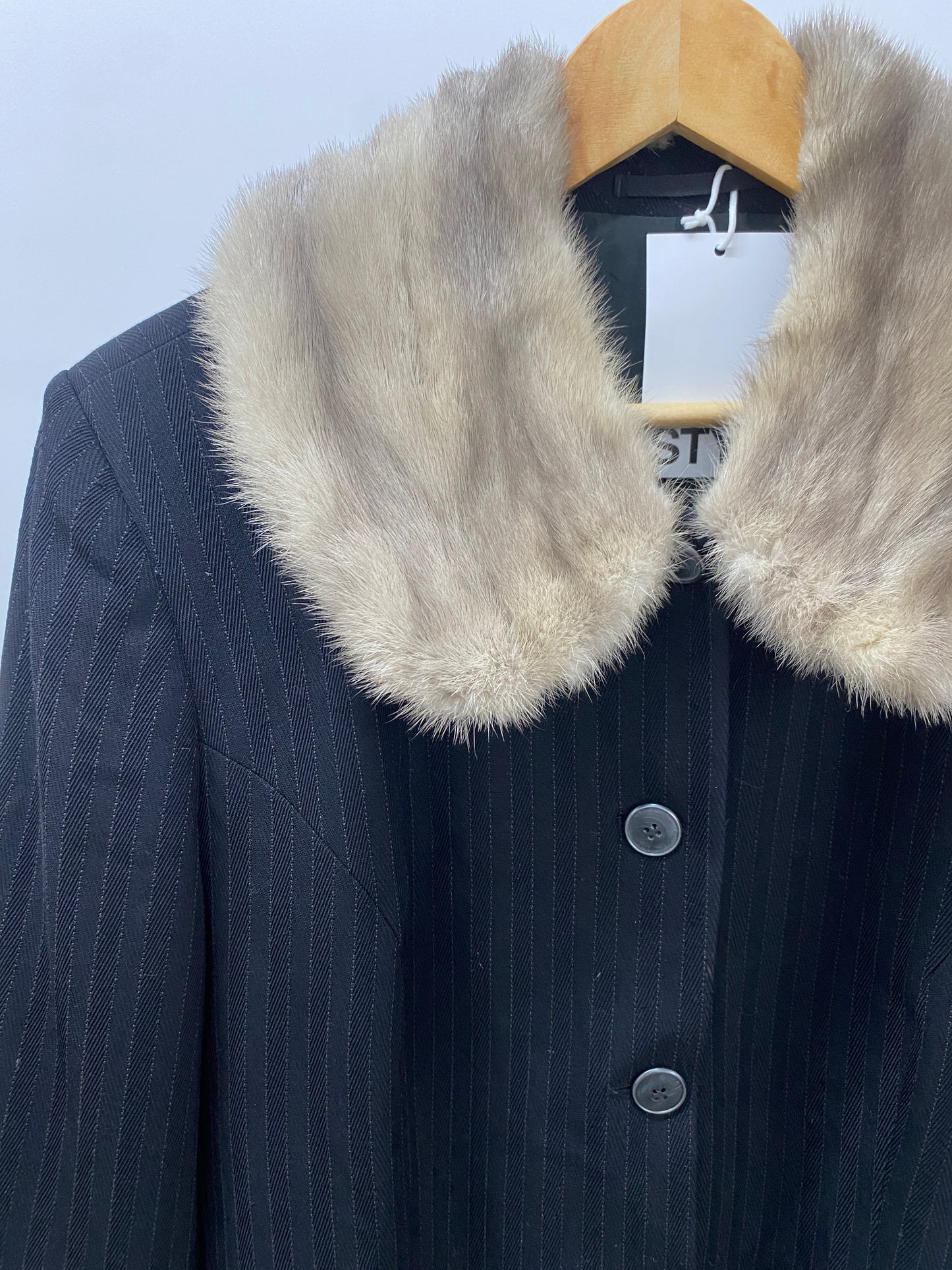 VINTAGE coat w/faux fur collar and cuffs (XL)