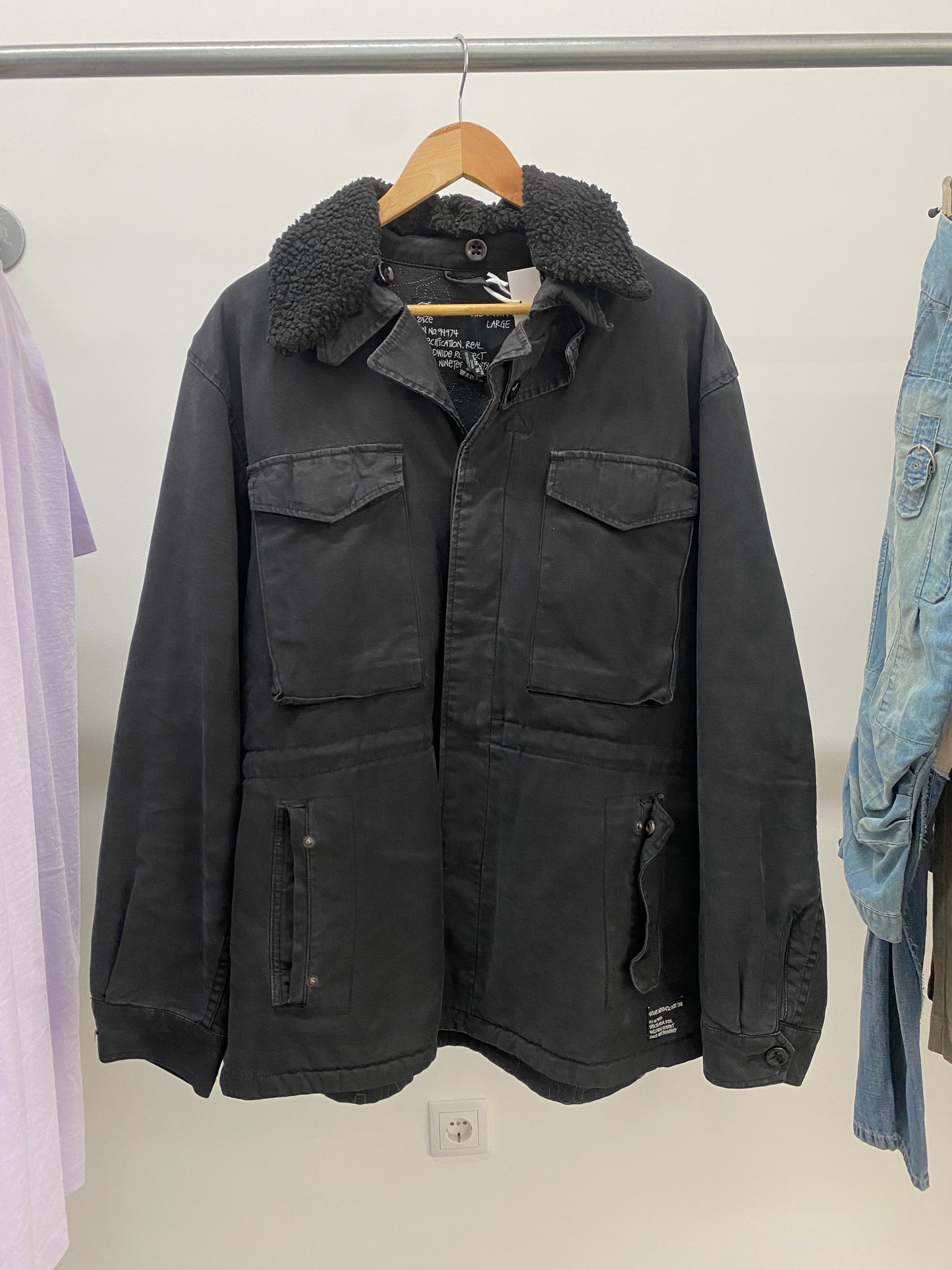 STUSSY black trucker jacket (L)