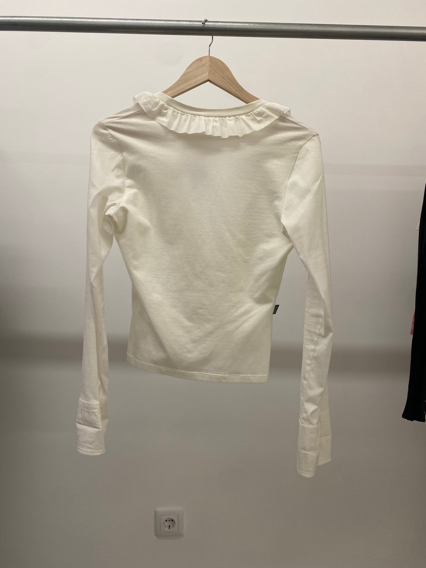 MOSCHINO white ruffled neckline top ( S)