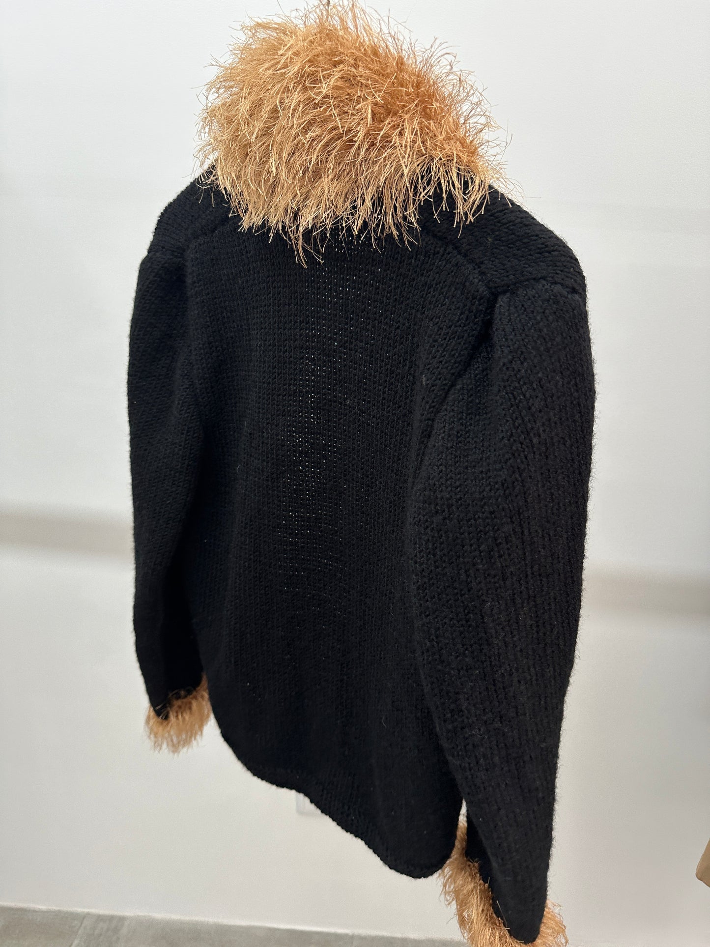 VINTAGE cardigan with faux fur collar and cuffs (L)