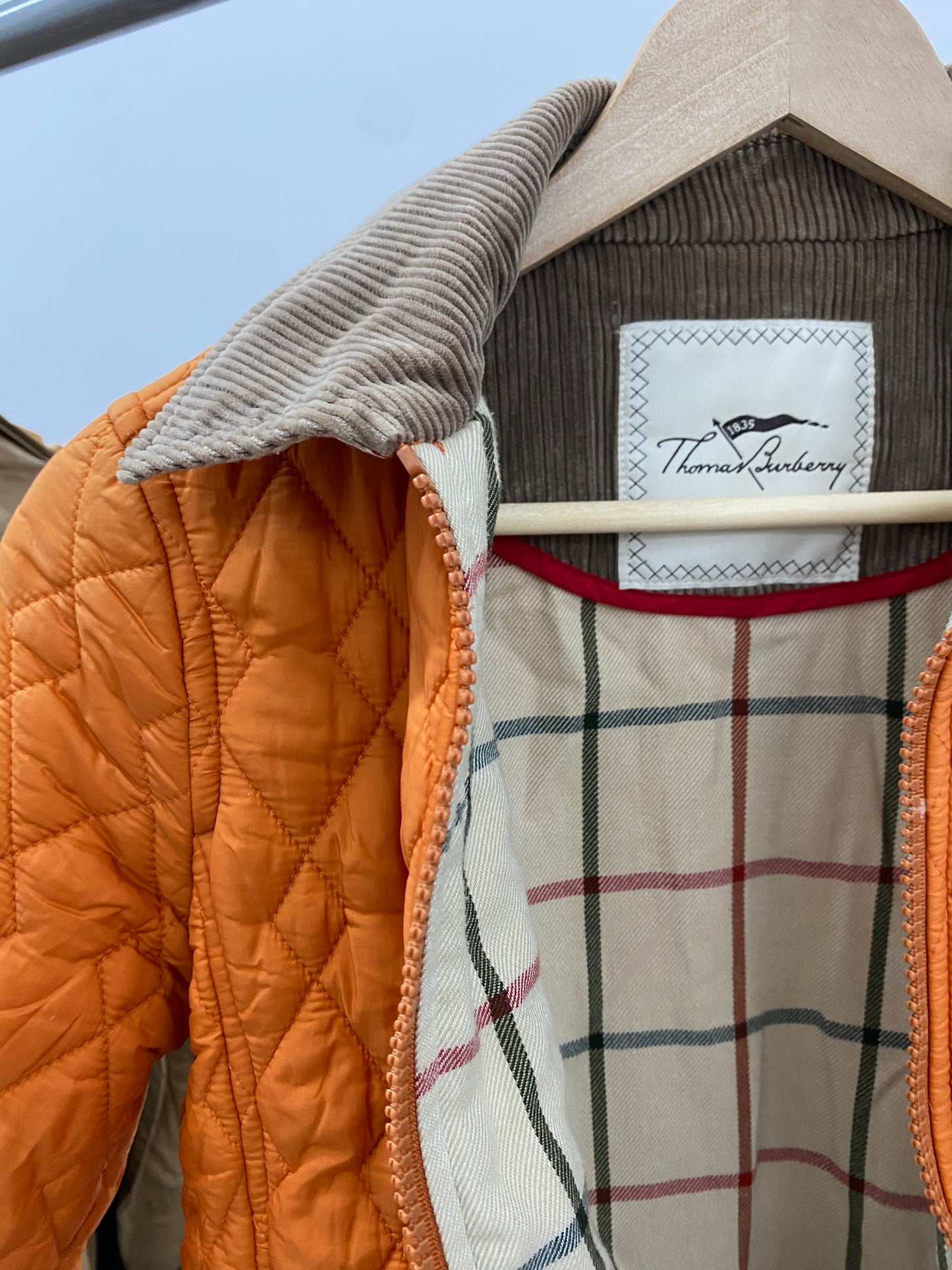 BURBERRY orange puffer (XS)