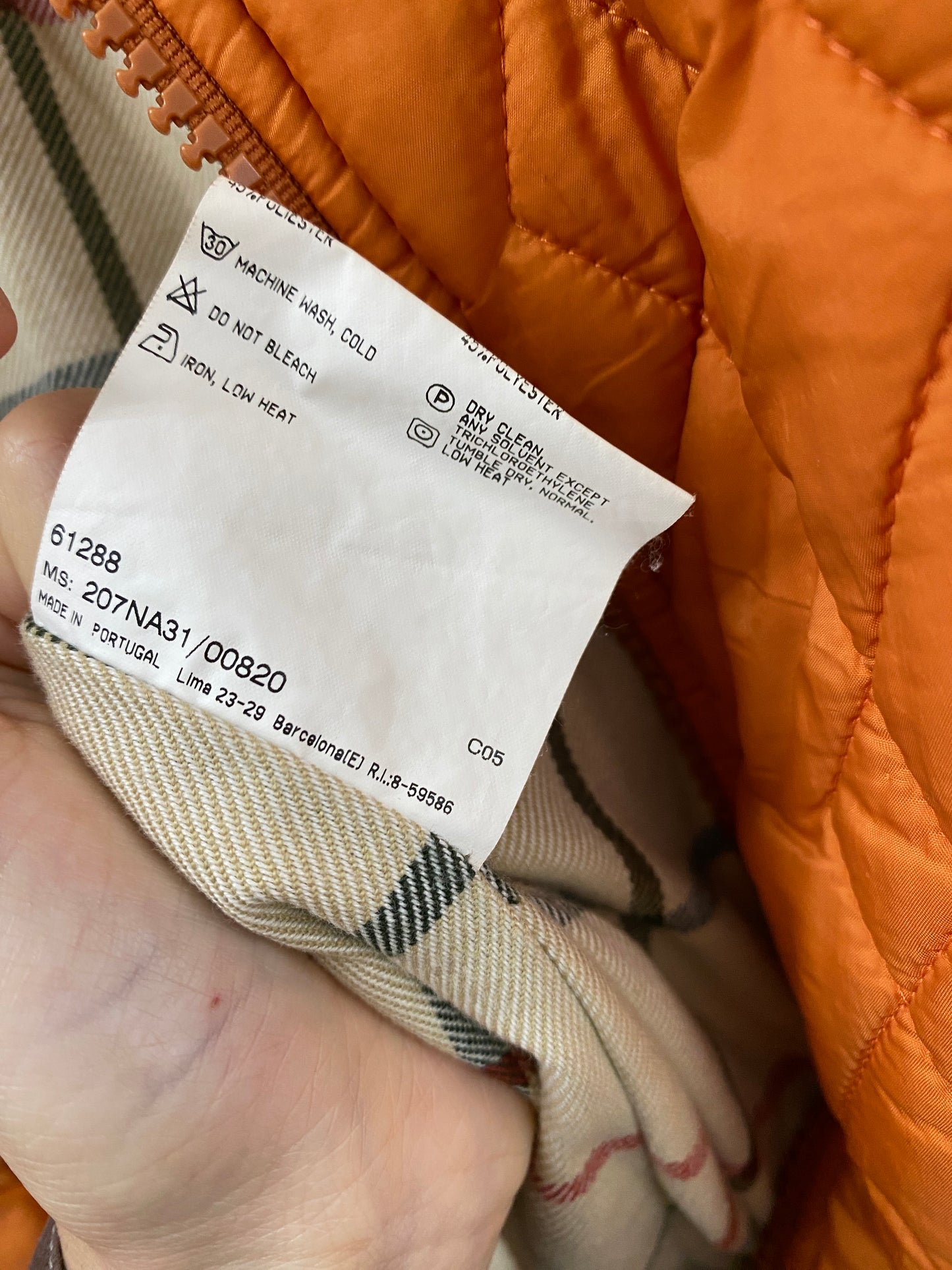 BURBERRY orange puffer (XS)
