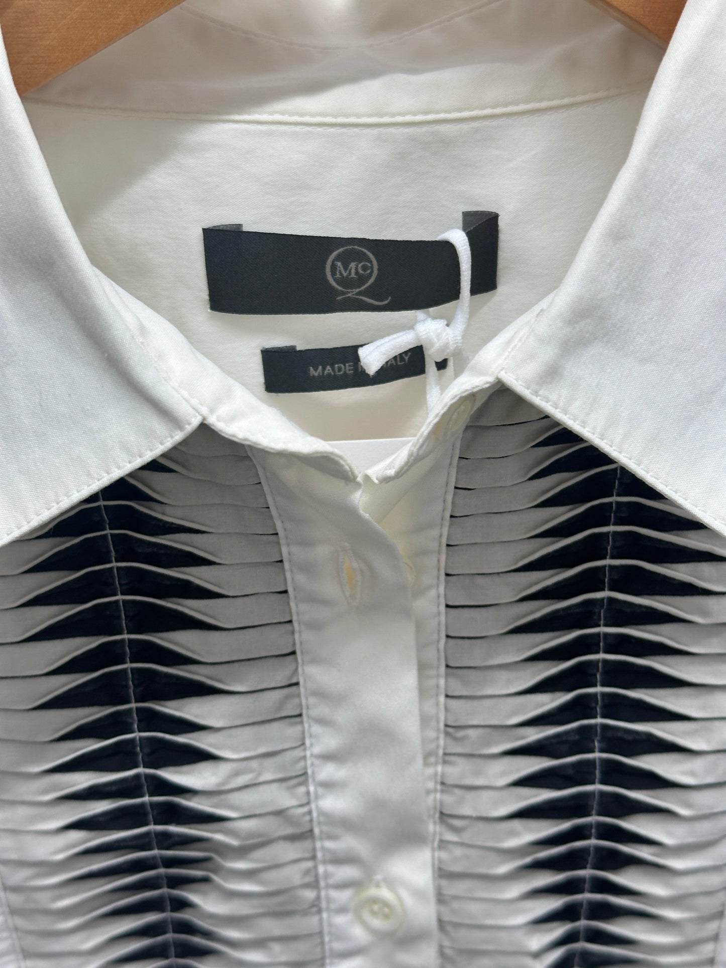 ALEXANDER MCQUEEN  white shirt w/ ruffled details (M)