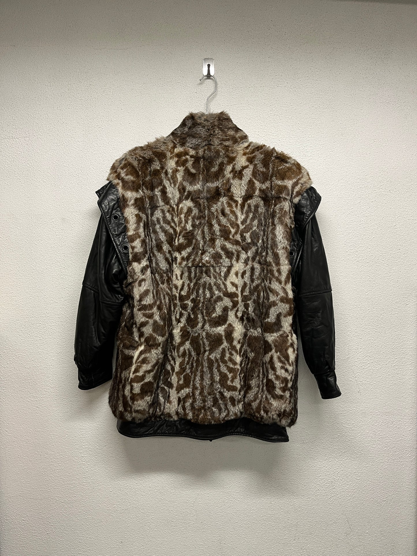 VINTAGE fur and leather coat with removable sleeves (XL)