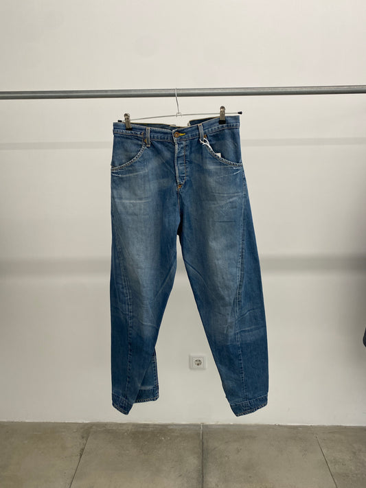 00s Levi's blue jeans (34 US)