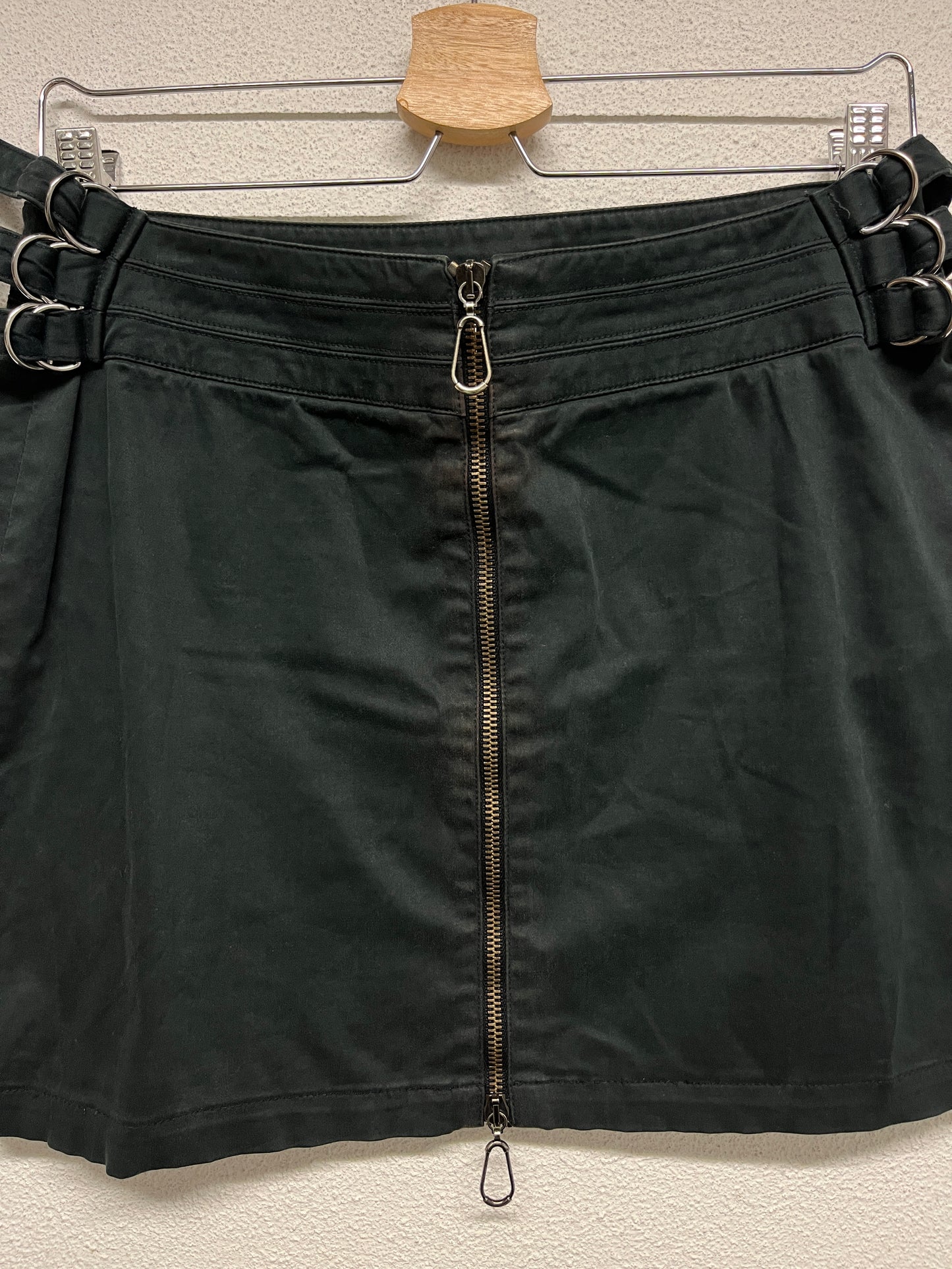VERSACE zipped cargo belted mini skirt (M)