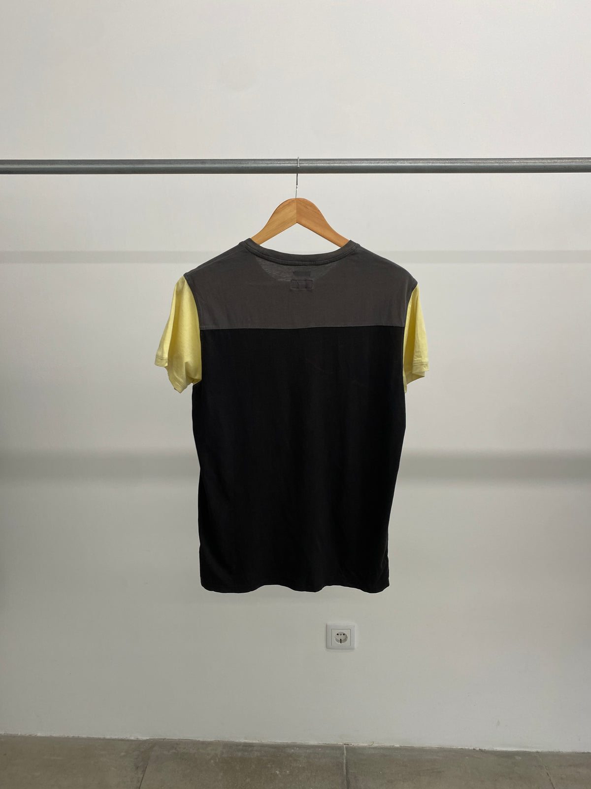 Armani Jeans grey and yellow t-shirt (M)