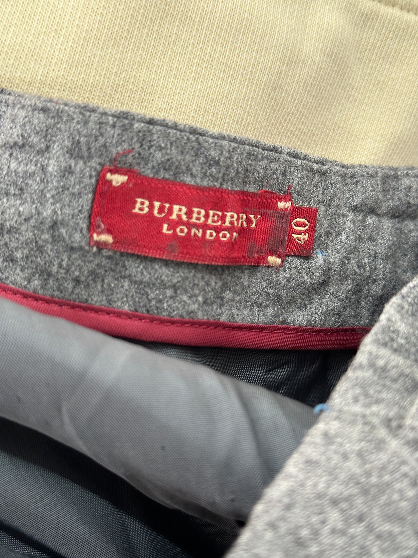 BURBERRY wool skirt (M)