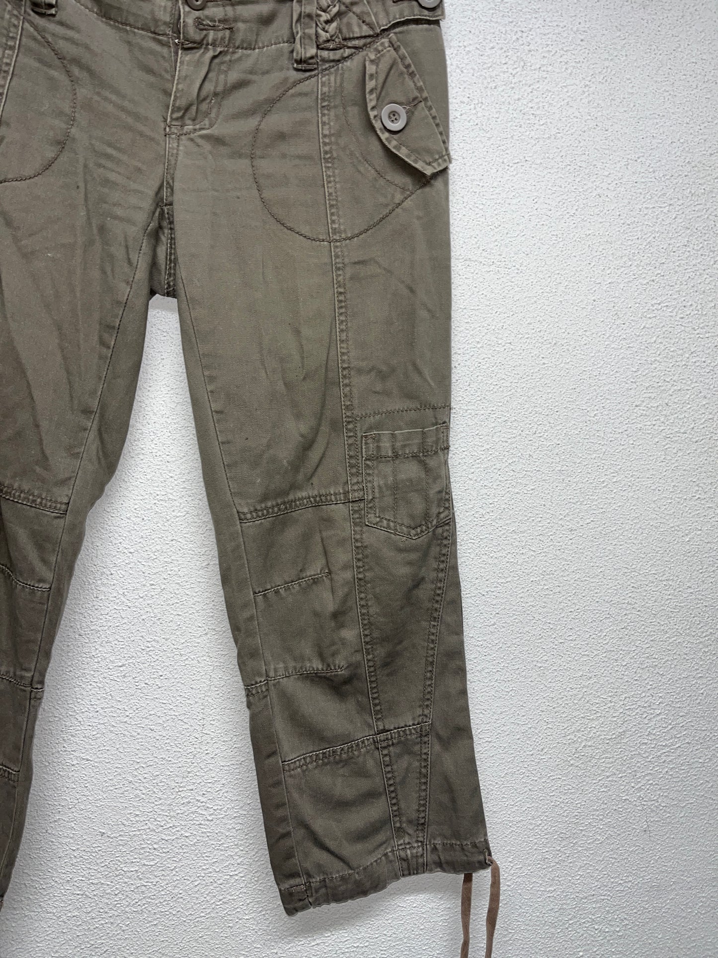 VINTAGE engineered capris (S/M)
