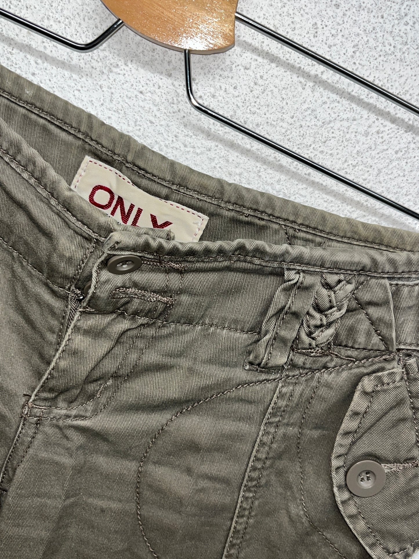 VINTAGE engineered capris (S/M)