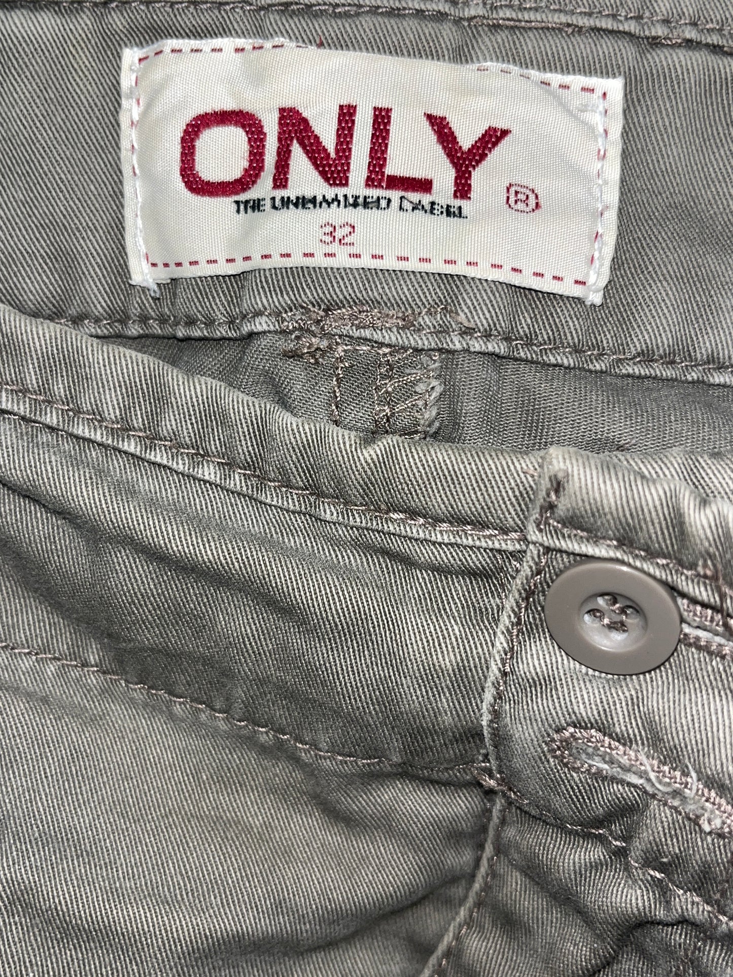 VINTAGE engineered capris (S/M)