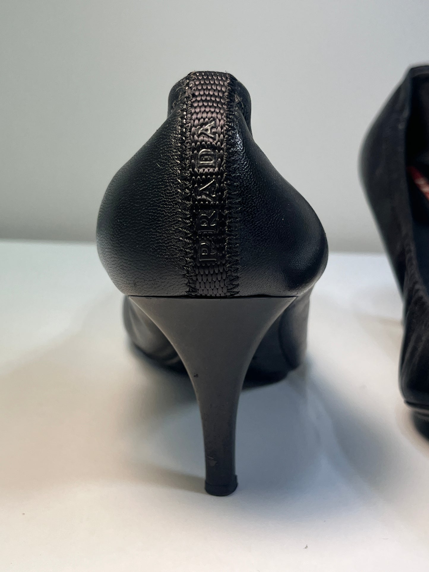 PRADA Linea Rossa leather pointy heels (38)