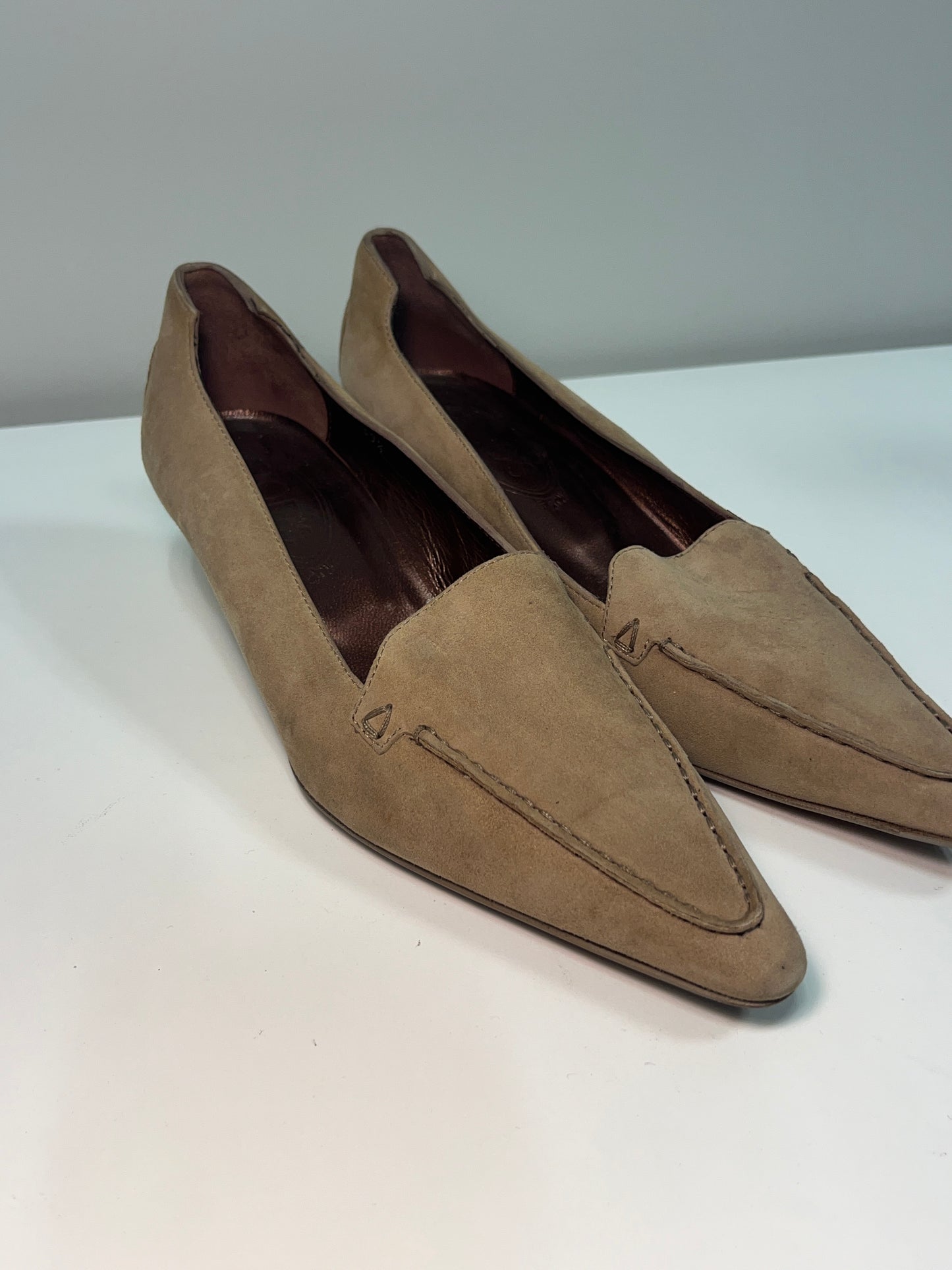 TOD'S suede pointy loafer kitten heels (39.5)