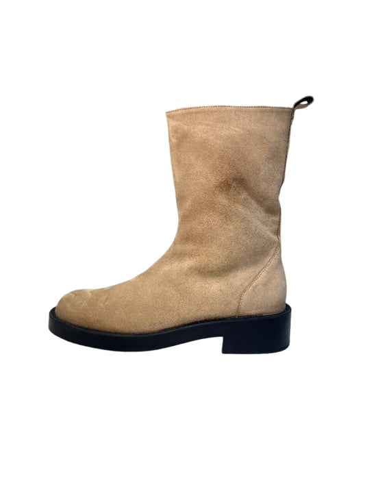 COURREGES beige-camel suede leather rounded toe boots (42)