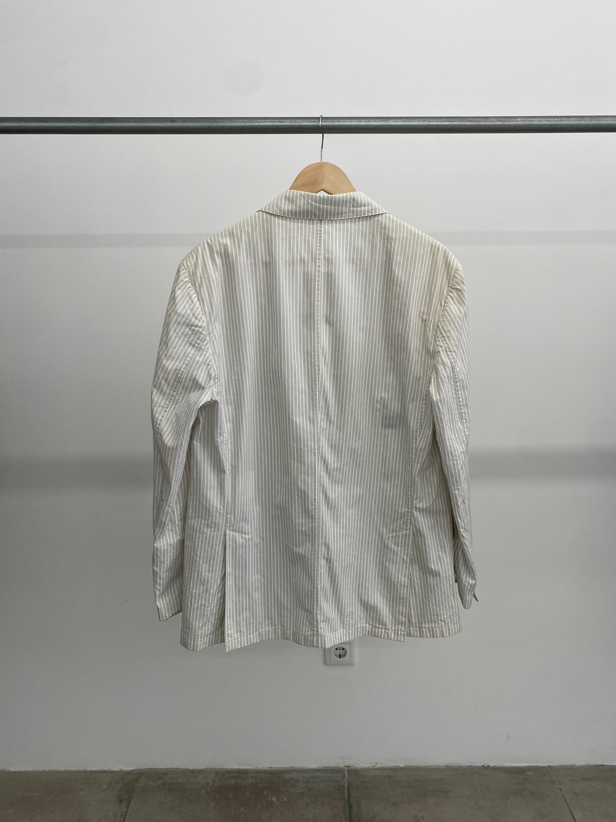 Burberry white stripped jacket (L)
