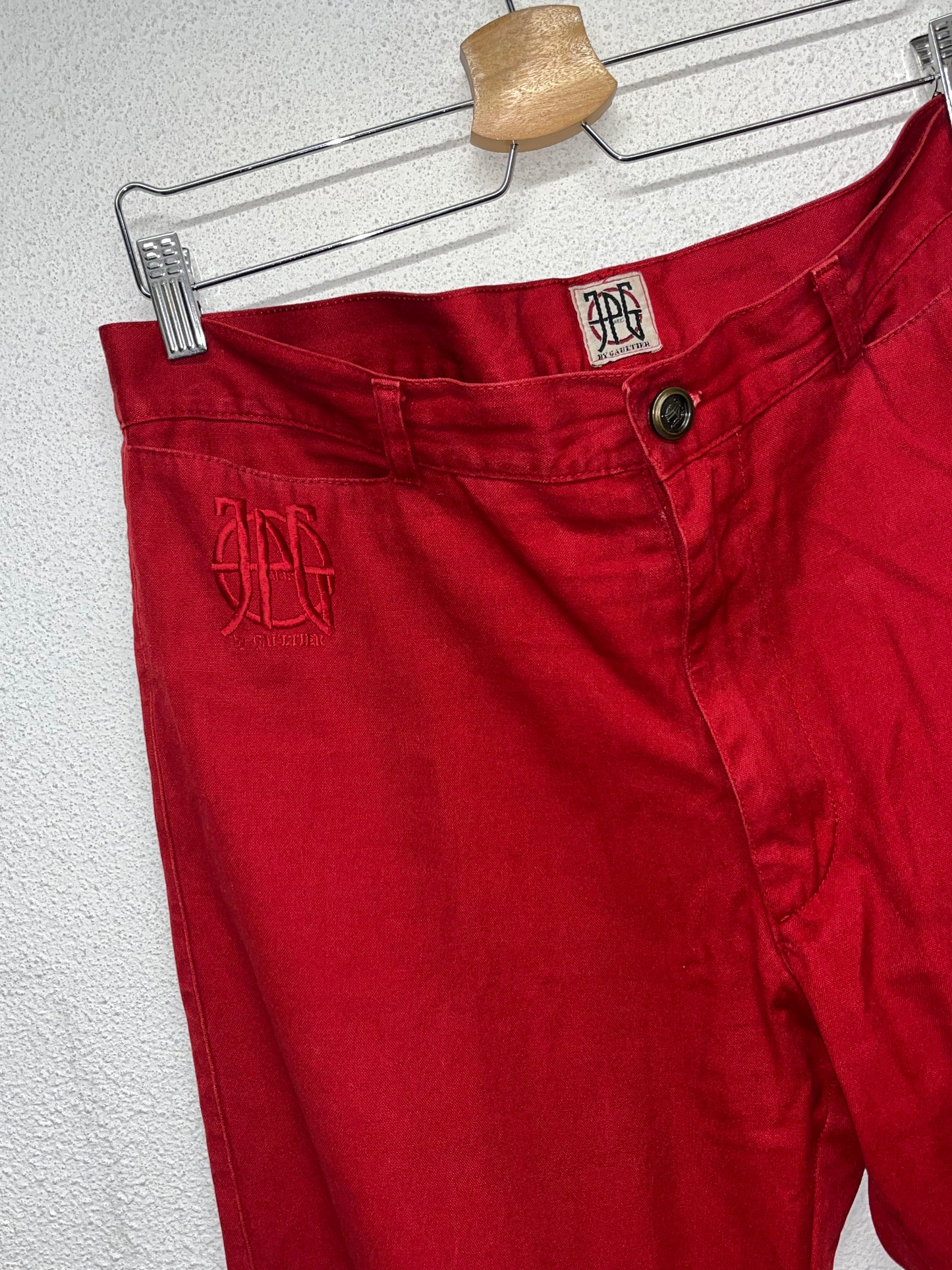 JEAN PAUL GAULTIER red trousers with embroidered logo (44/L)