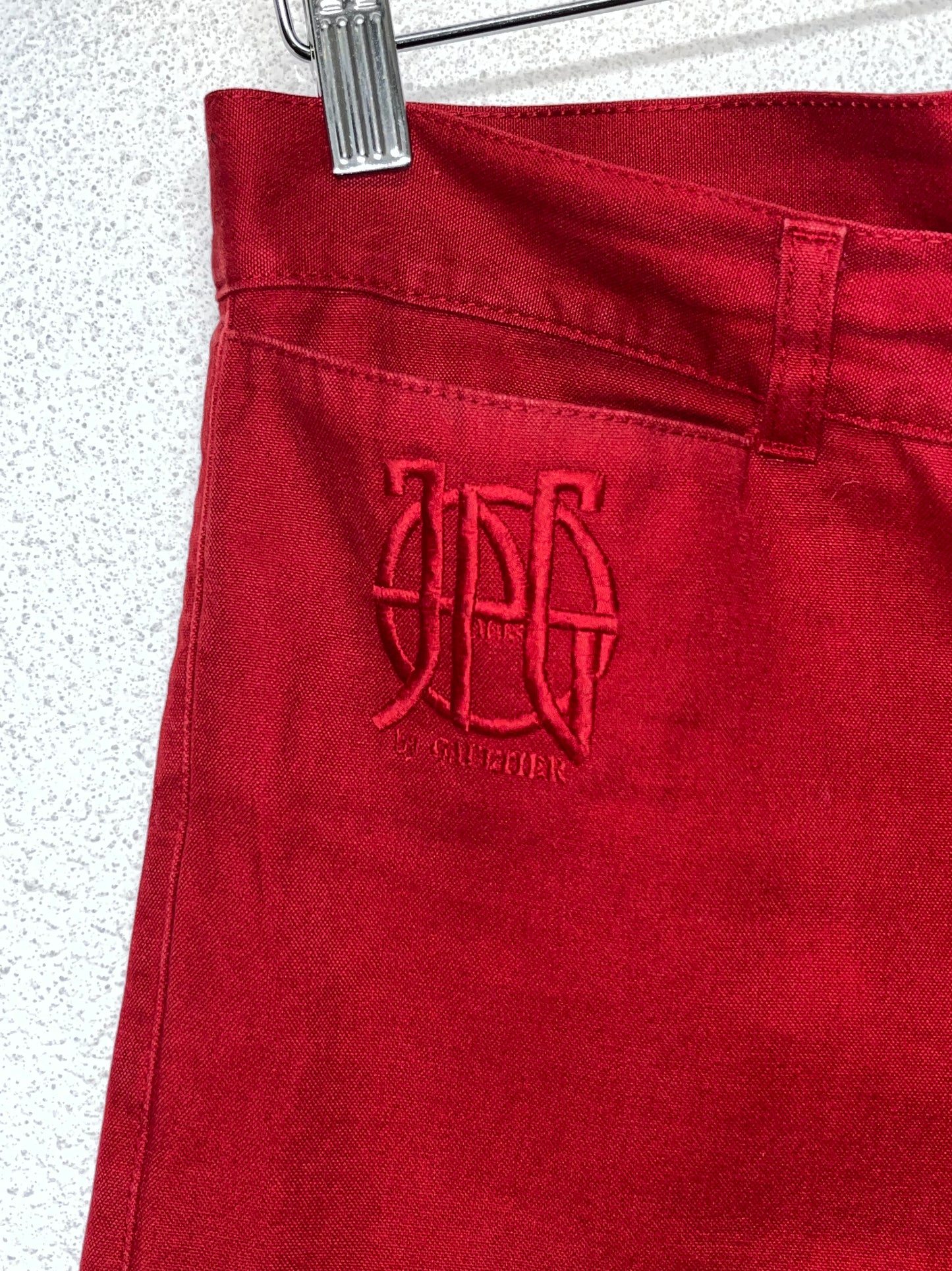 JEAN PAUL GAULTIER red trousers with embroidered logo (44/L)