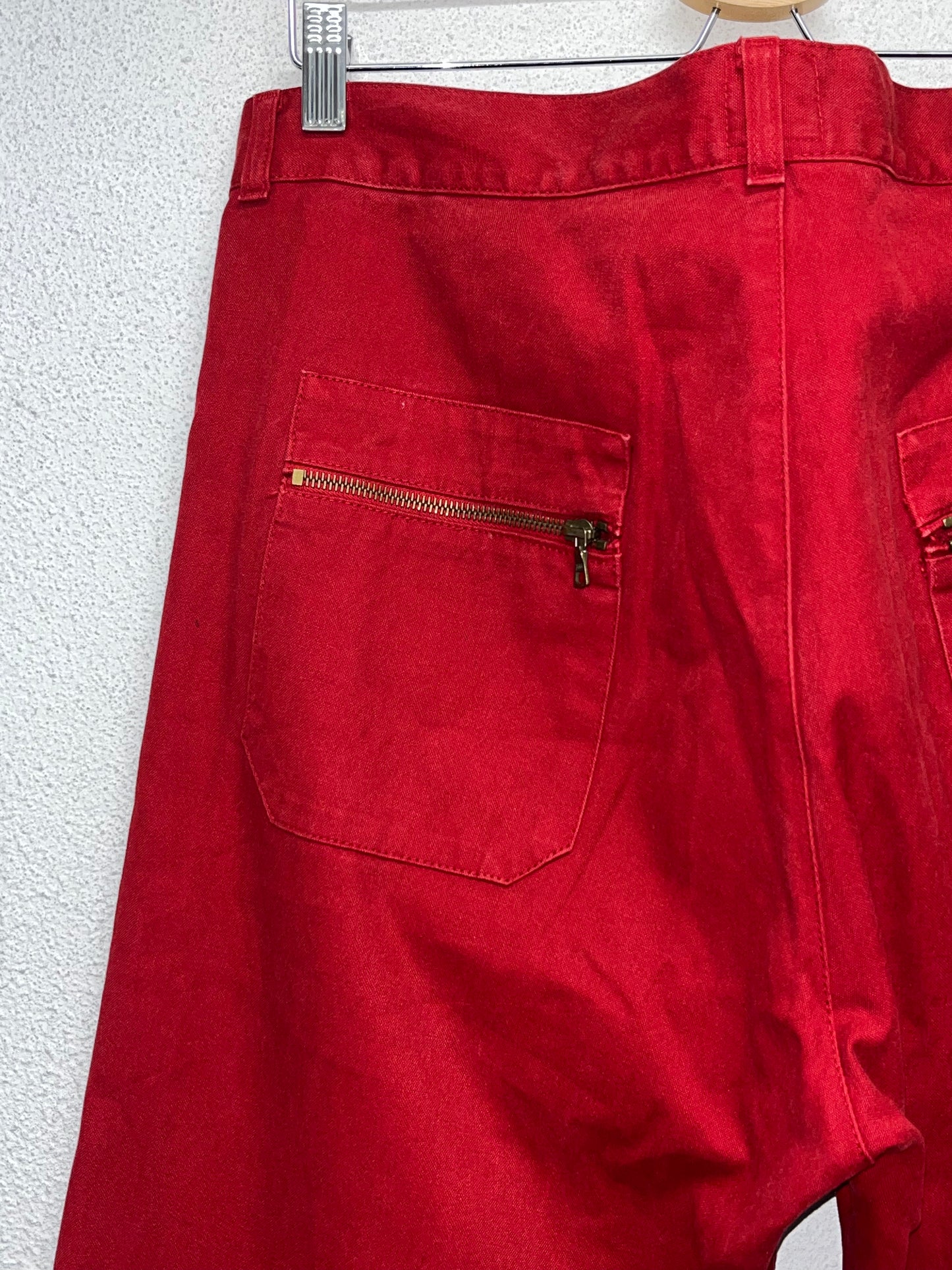 JEAN PAUL GAULTIER red trousers with embroidered logo (44/L)