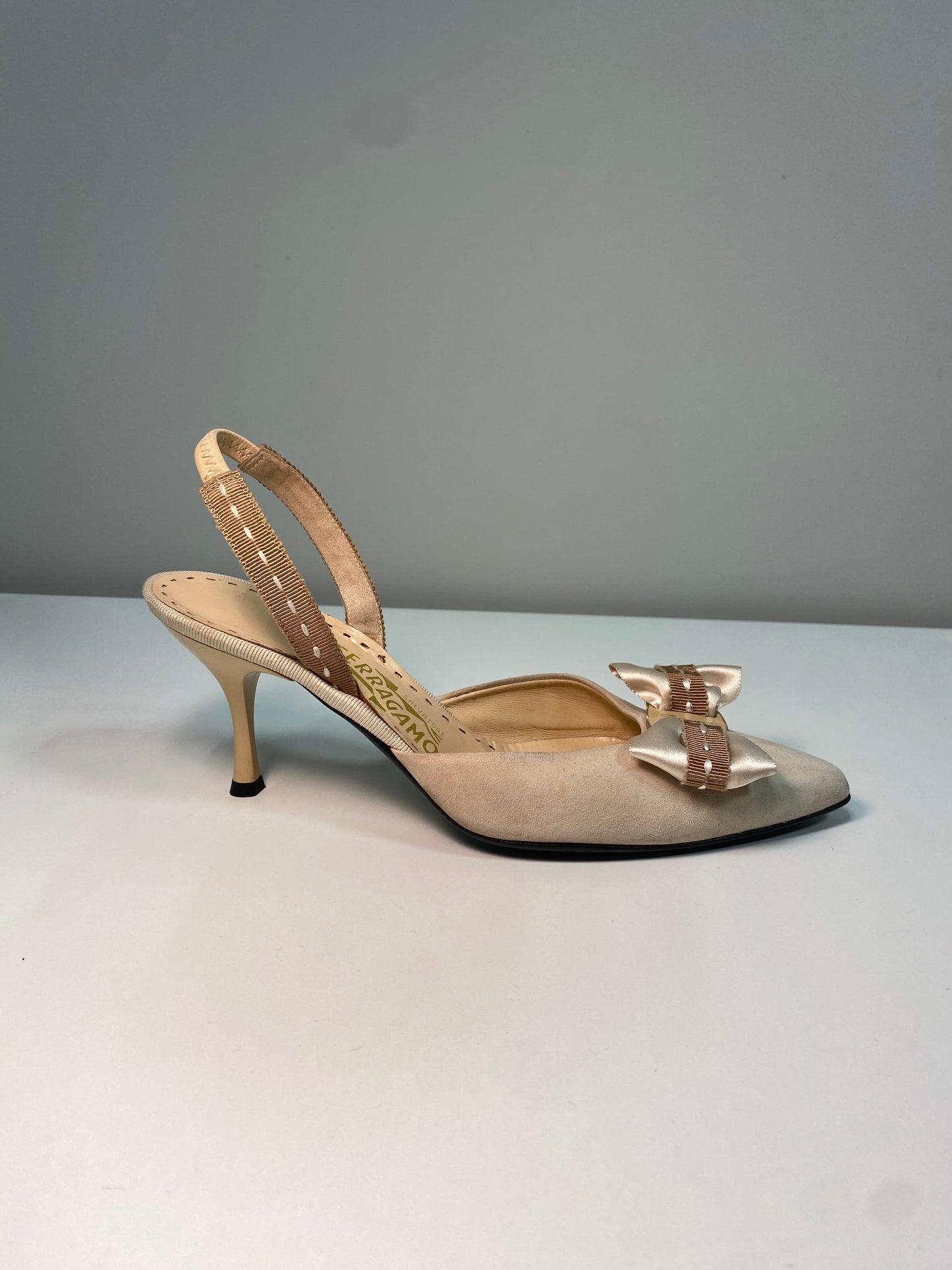 FERRAGAMO beige suede heels (38.5)