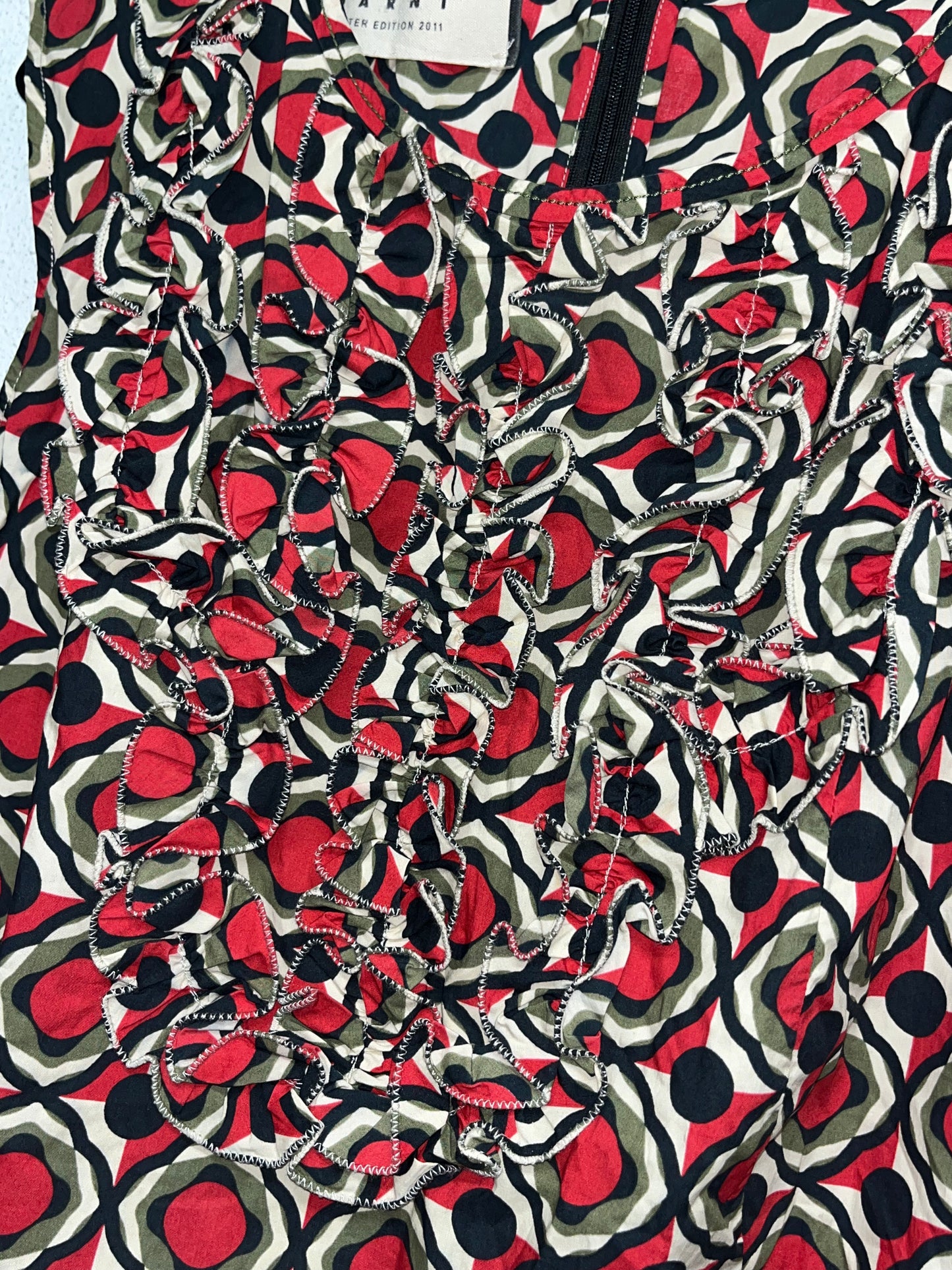 MARNI 2011 RTW abstract top (44/M)