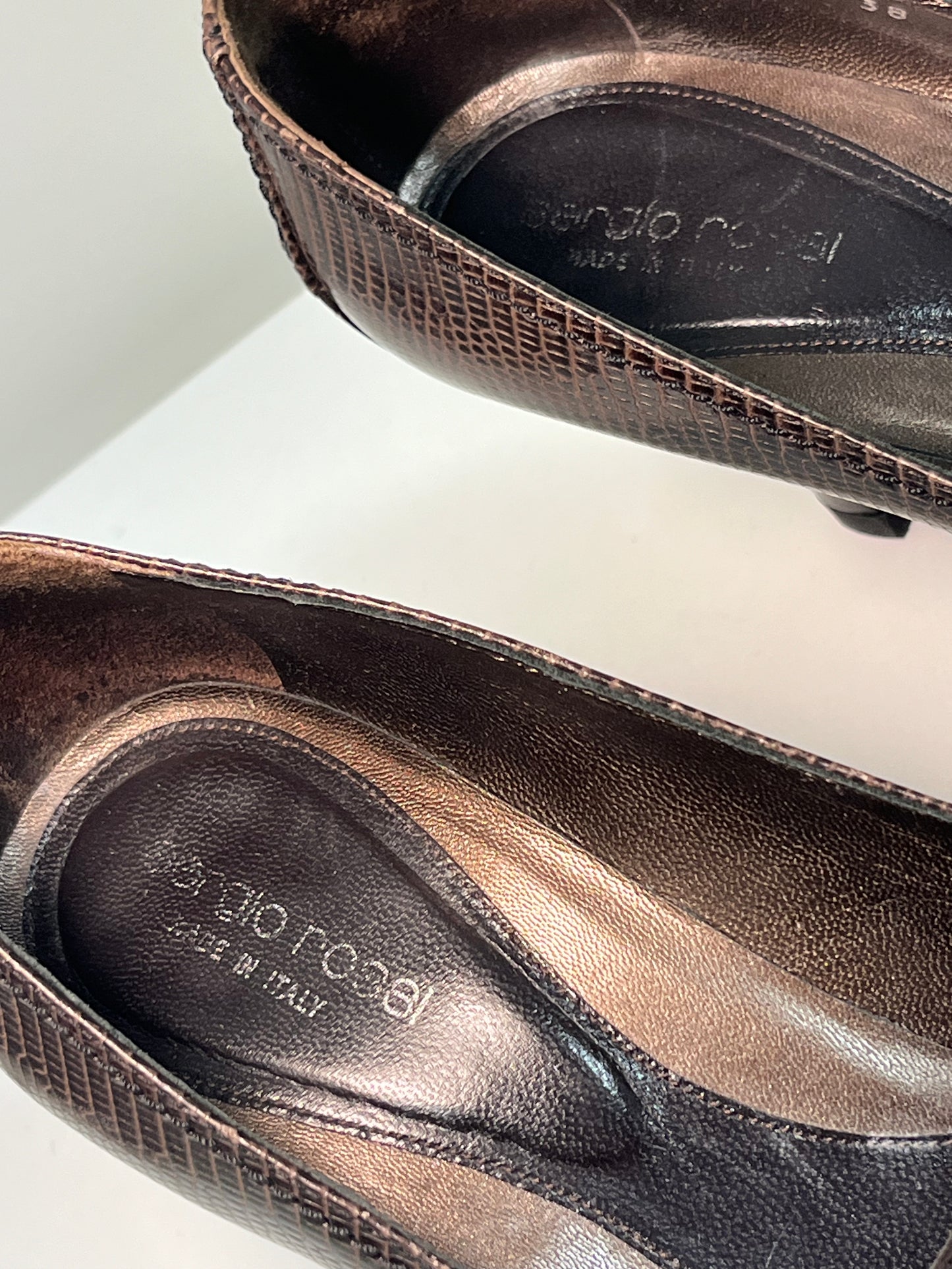 SERGIO ROSSI leather belted pumps (38IT/39FR)