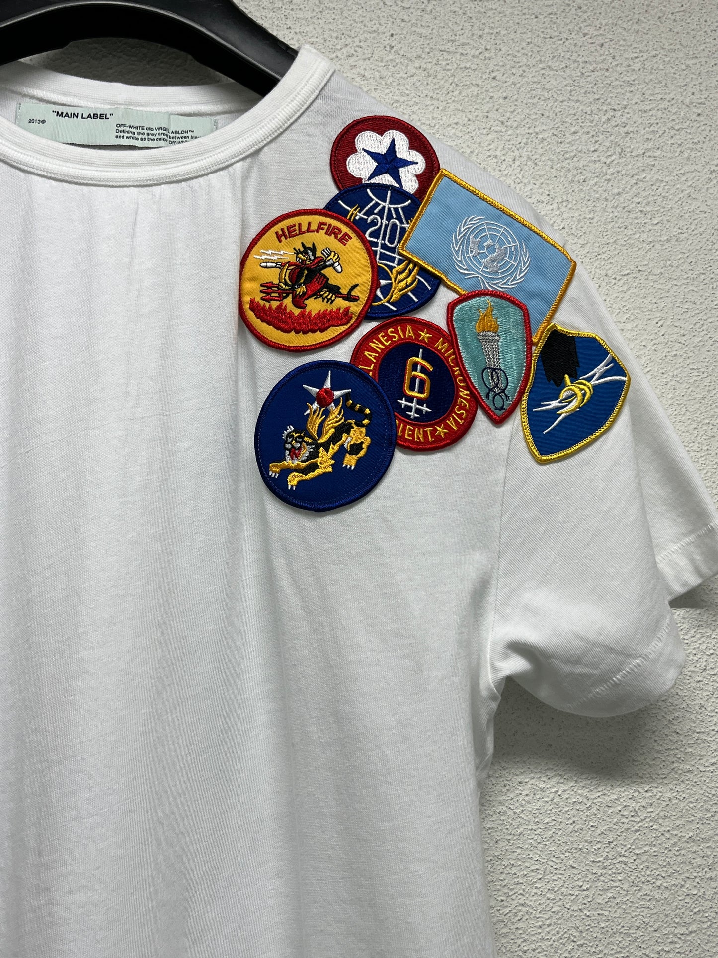 OFF-WHITE by Virgil Abloh rare white cotton tee with patches (M)