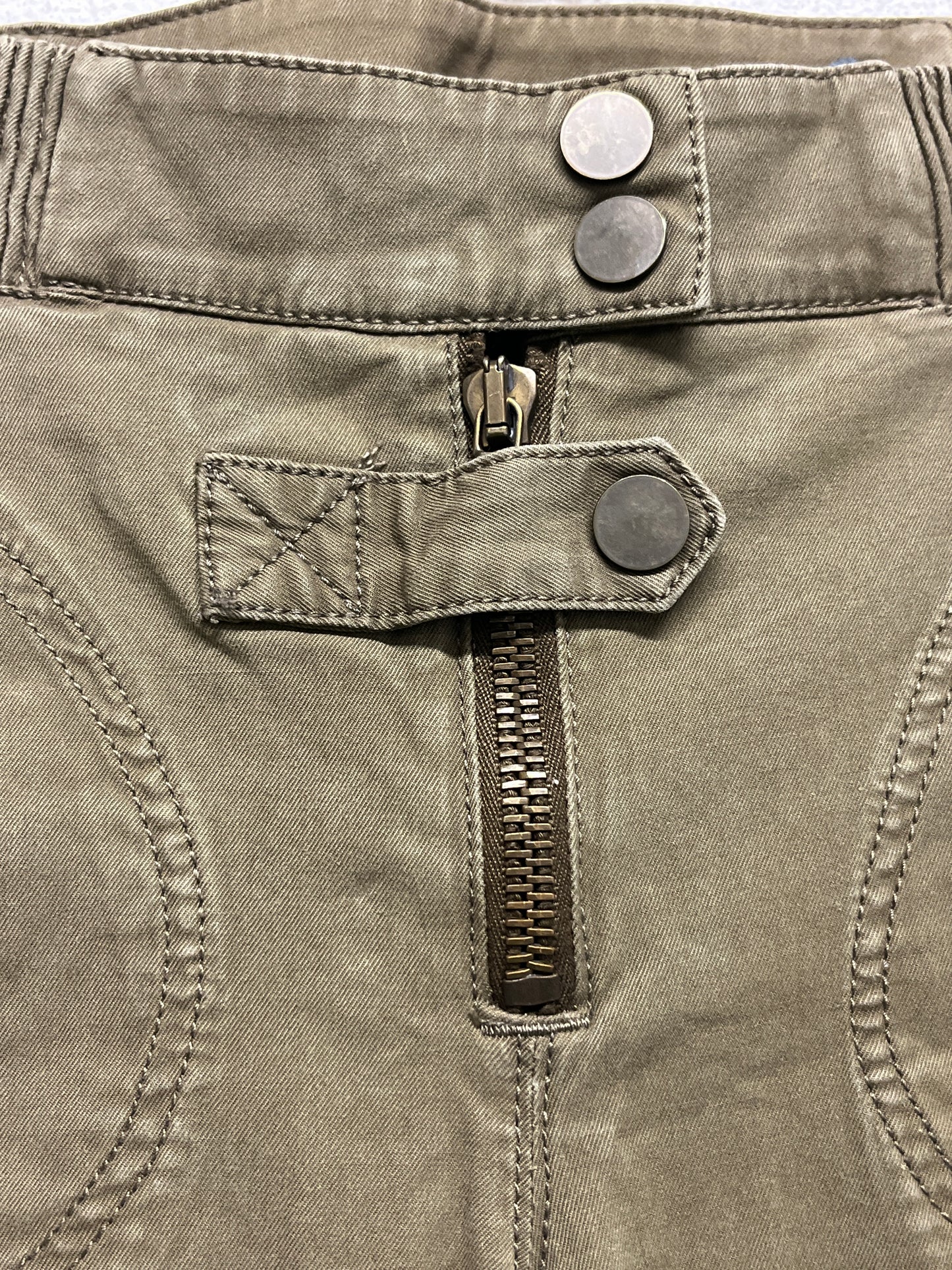 ALEXANDER MCQUEEN khaki multi-pocket trousers (S/M)