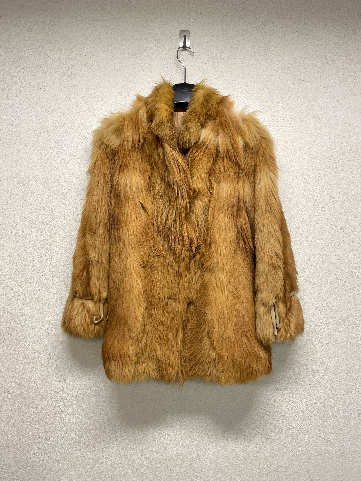 VINTAGE camel-brown real fur coat with string details (M-XL)