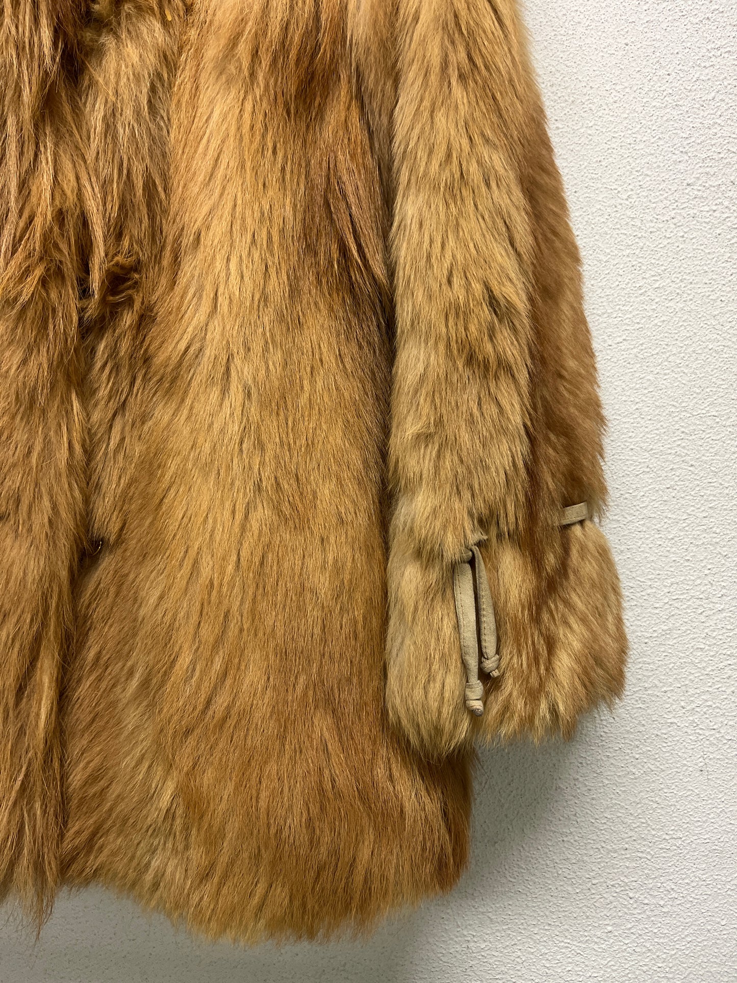 VINTAGE camel-brown real fur coat with string details (M-XL)